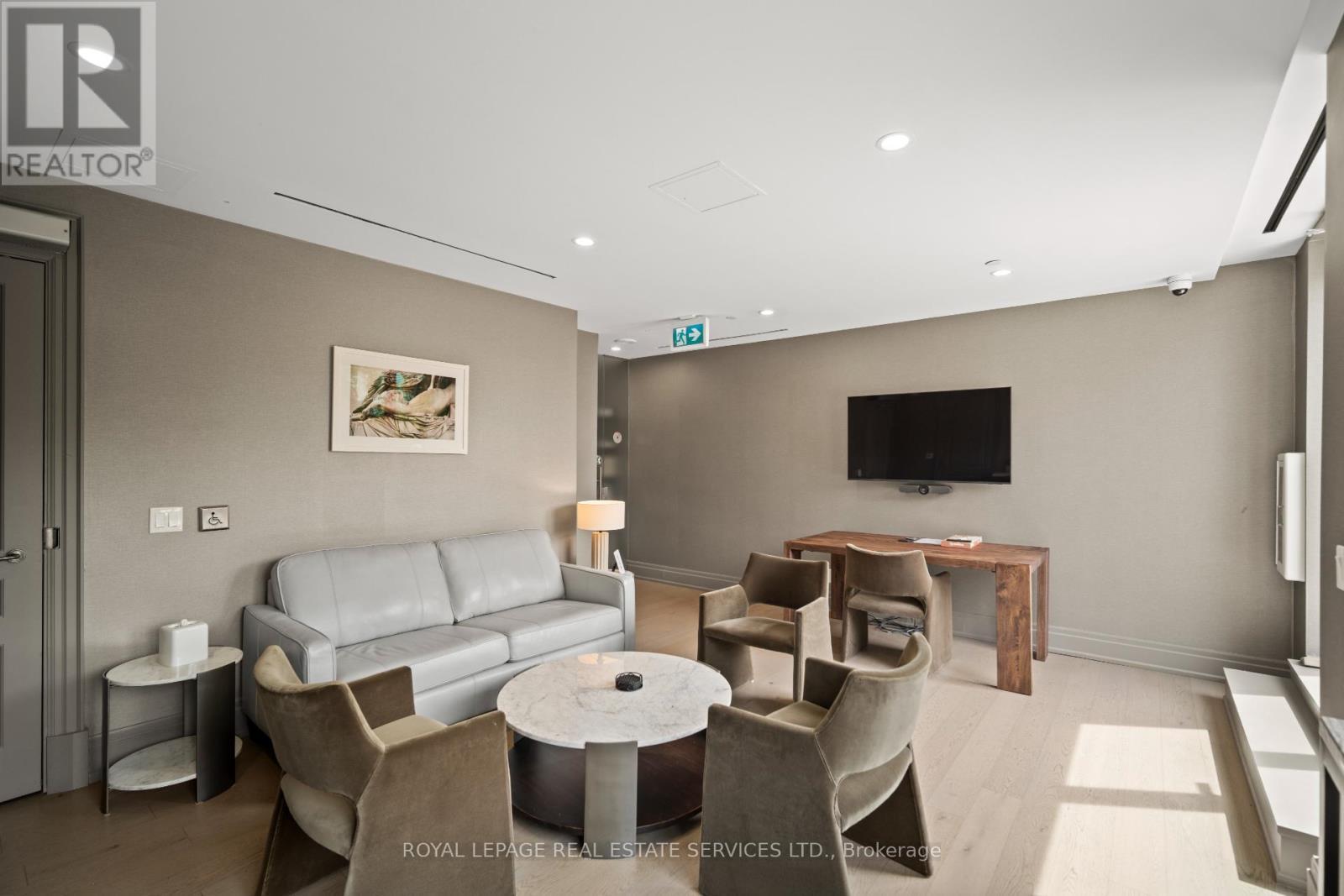 












505 - 4 THE KINGSWAY

,
Toronto,




Ontario
M8X2T1

