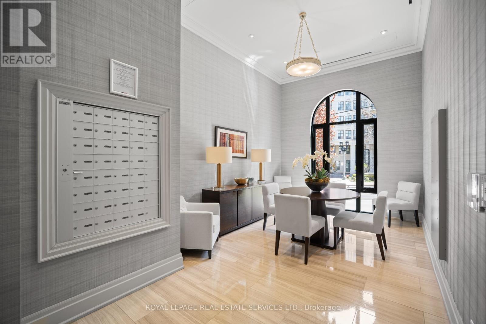 












505 - 4 THE KINGSWAY

,
Toronto,




Ontario
M8X2T1

