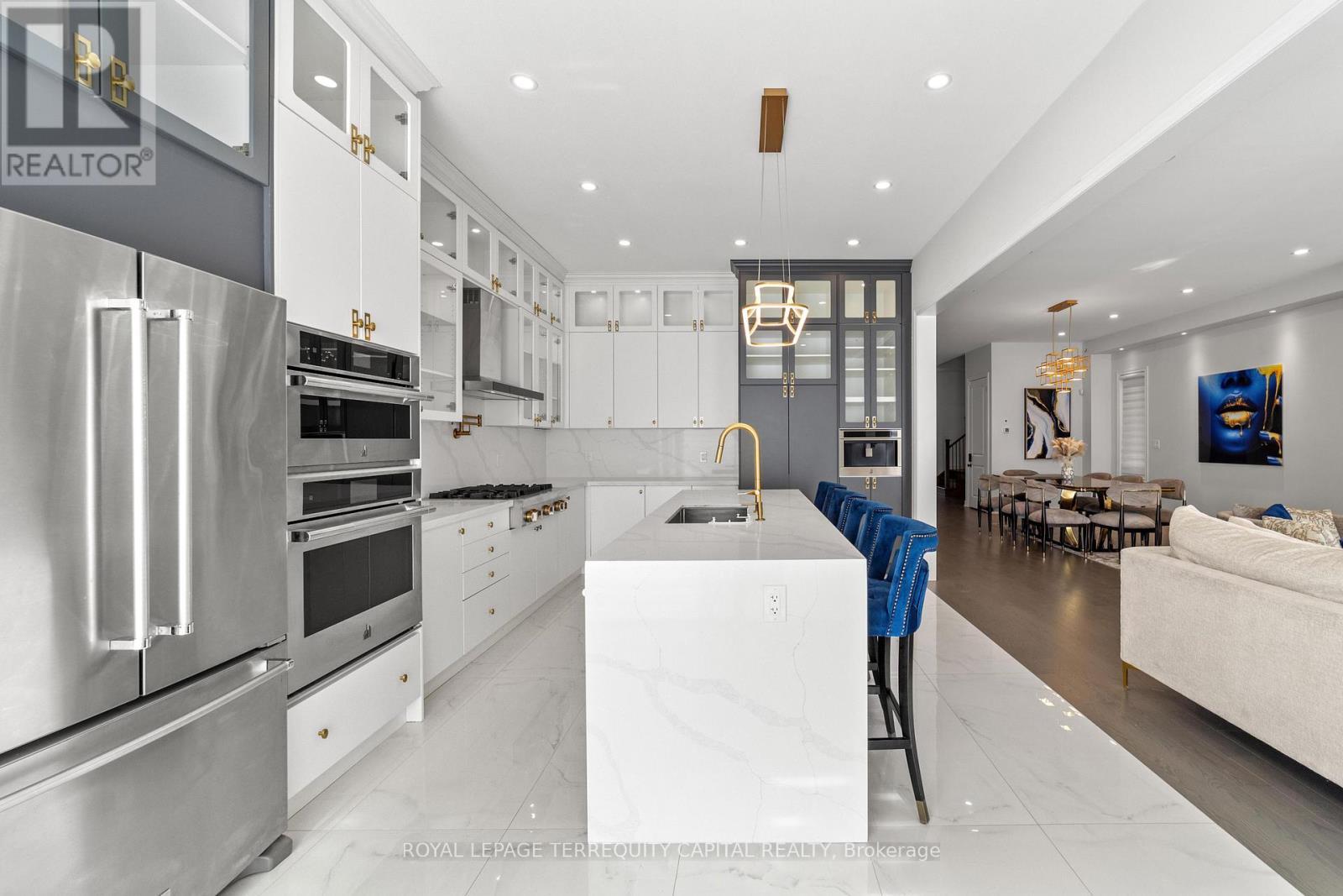












144 PINE HILL CRESCENT

,
Aurora,




Ontario
L4G3X9

