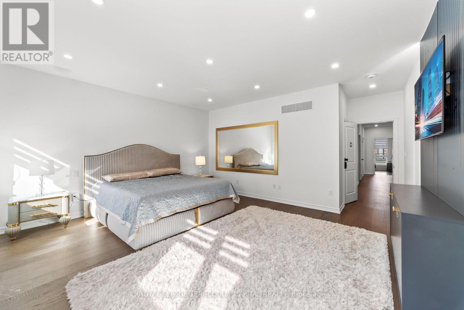 












144 PINE HILL CRESCENT

,
Aurora,




Ontario
L4G3X9

