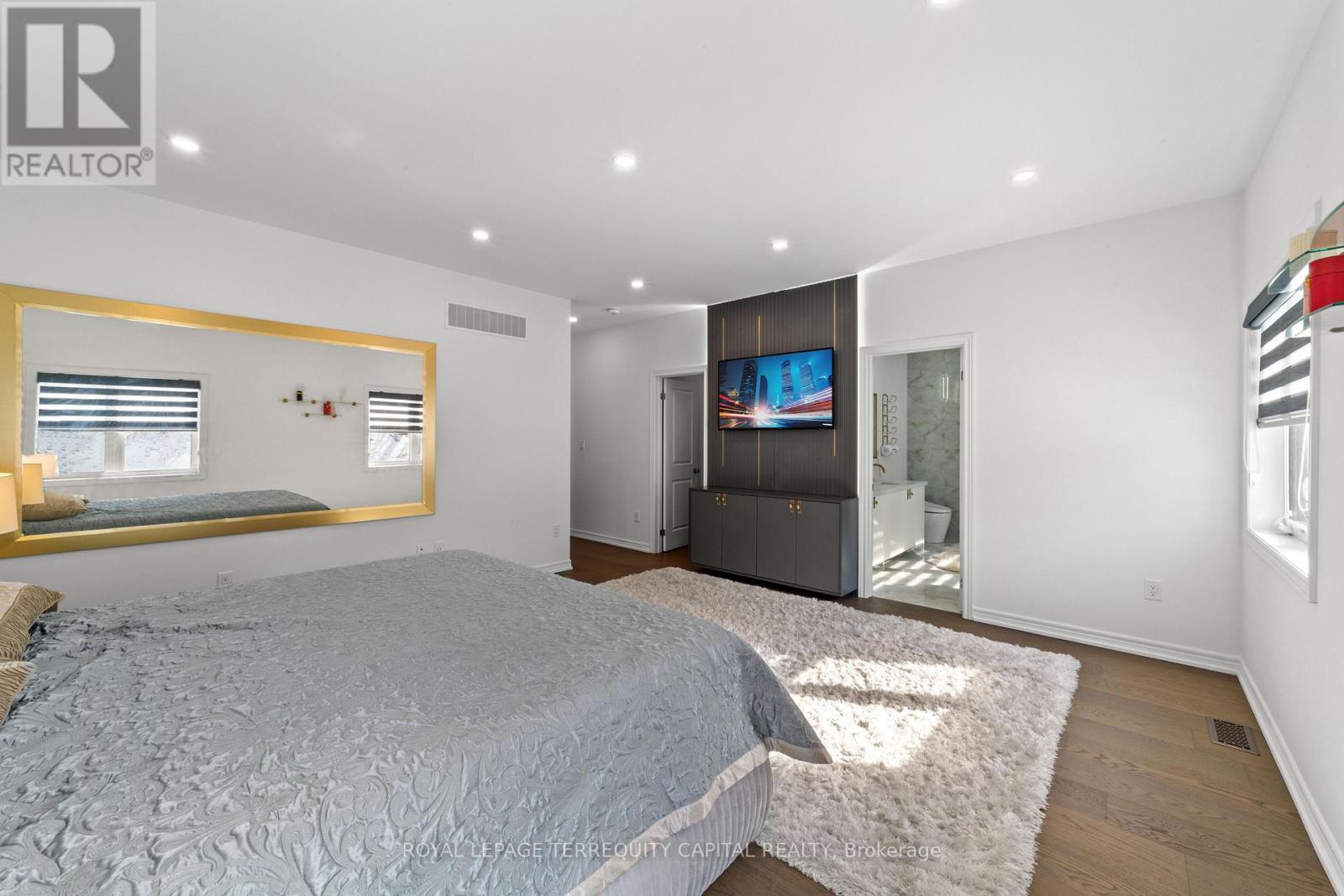 












144 PINE HILL CRESCENT

,
Aurora,




Ontario
L4G3X9

