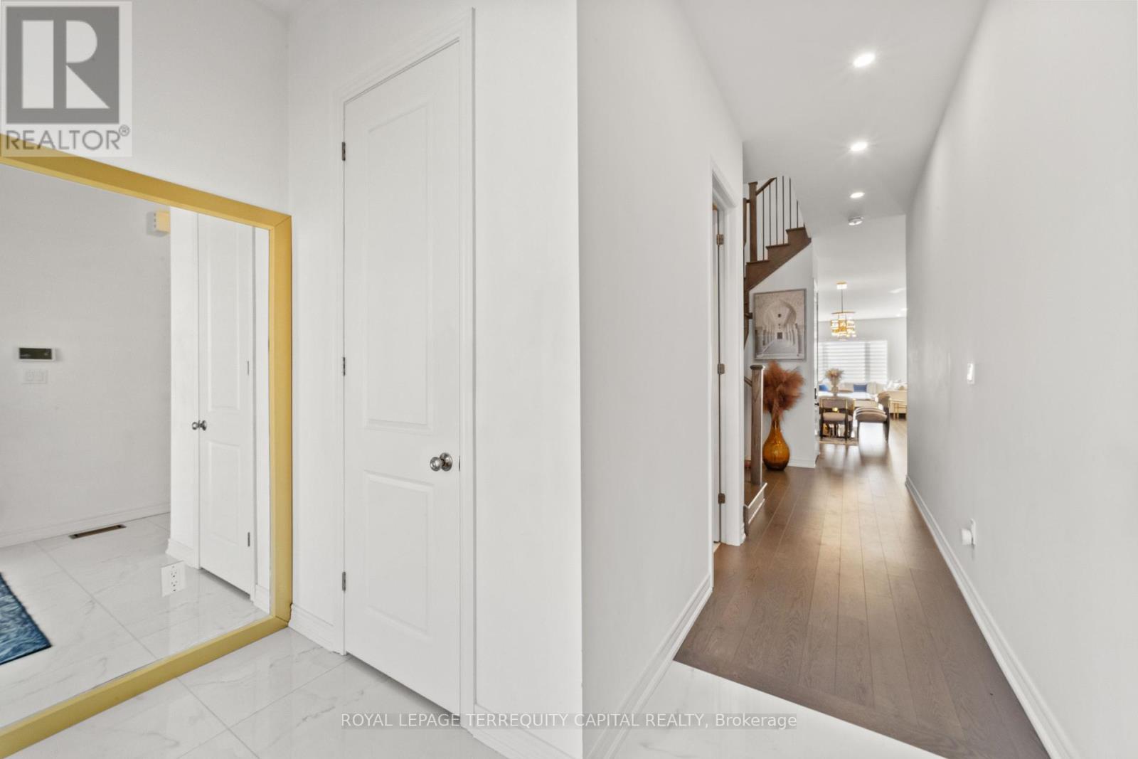 












144 PINE HILL CRESCENT

,
Aurora,




Ontario
L4G3X9

