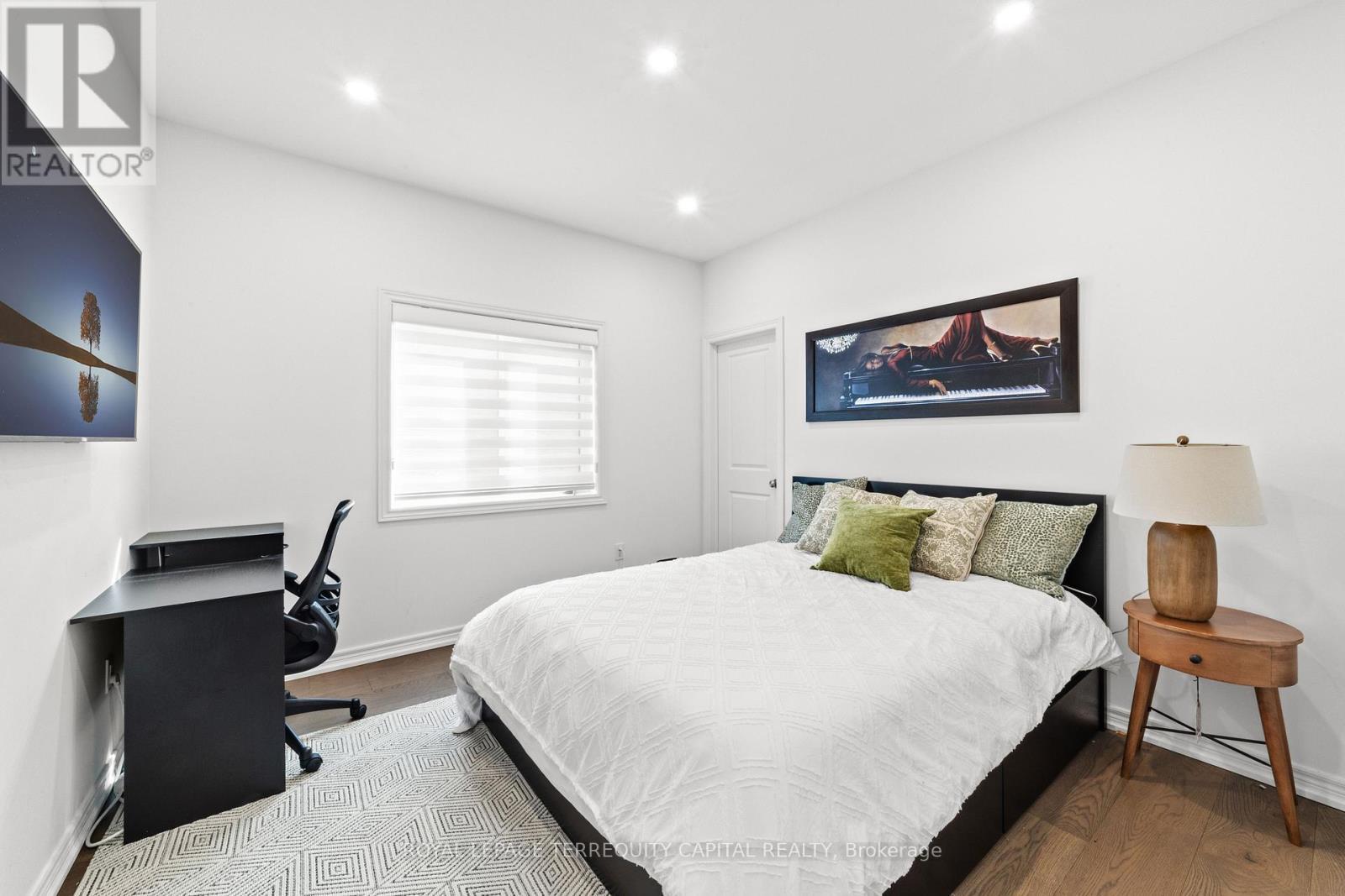 












144 PINE HILL CRESCENT

,
Aurora,




Ontario
L4G3X9

