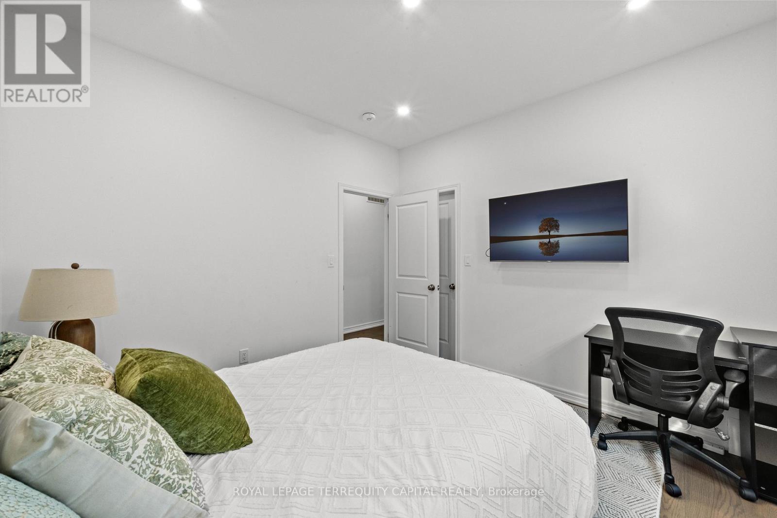 












144 PINE HILL CRESCENT

,
Aurora,




Ontario
L4G3X9

