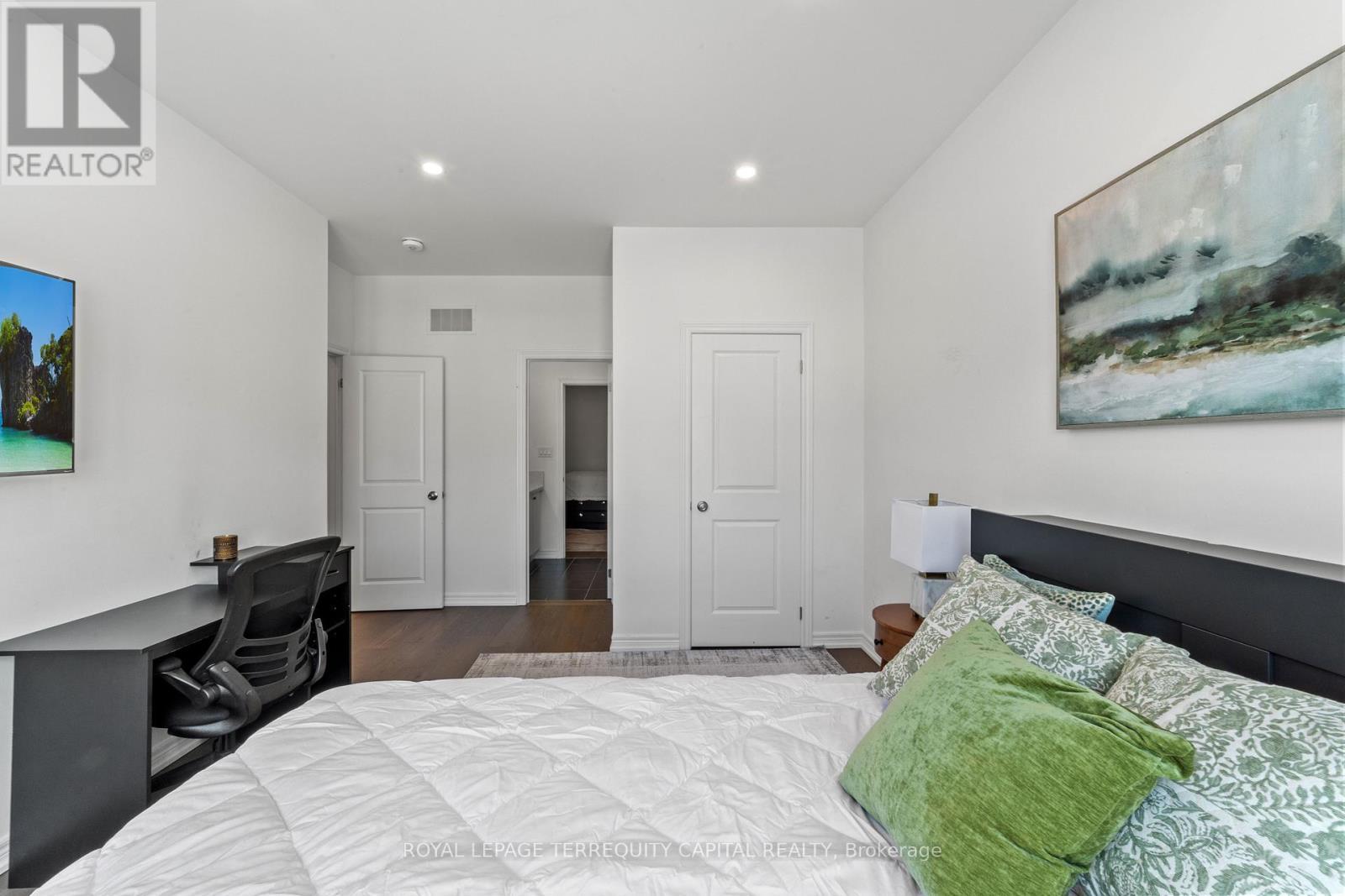 












144 PINE HILL CRESCENT

,
Aurora,




Ontario
L4G3X9


