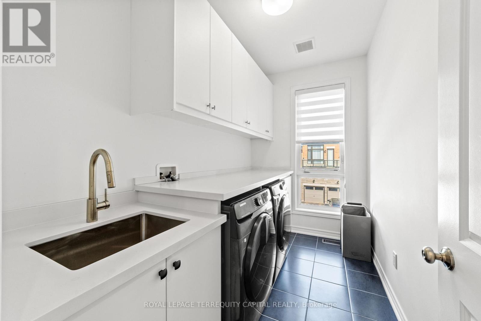 












144 PINE HILL CRESCENT

,
Aurora,




Ontario
L4G3X9

