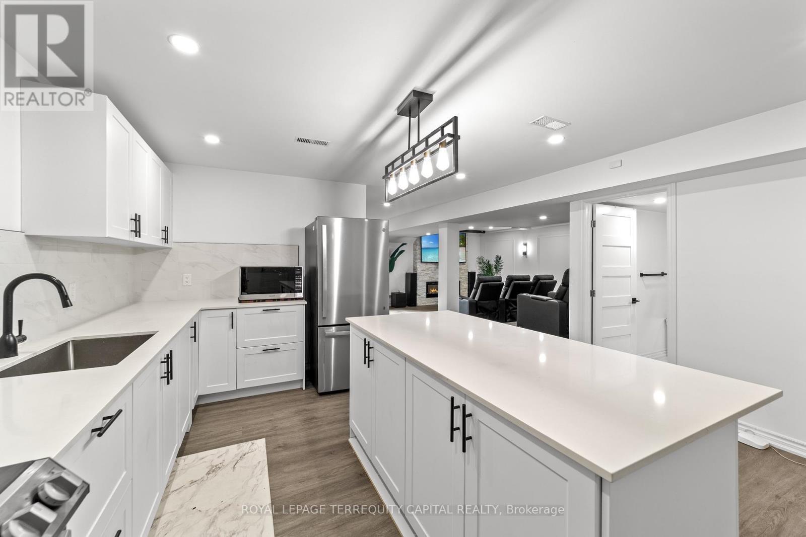 












144 PINE HILL CRESCENT

,
Aurora,




Ontario
L4G3X9

