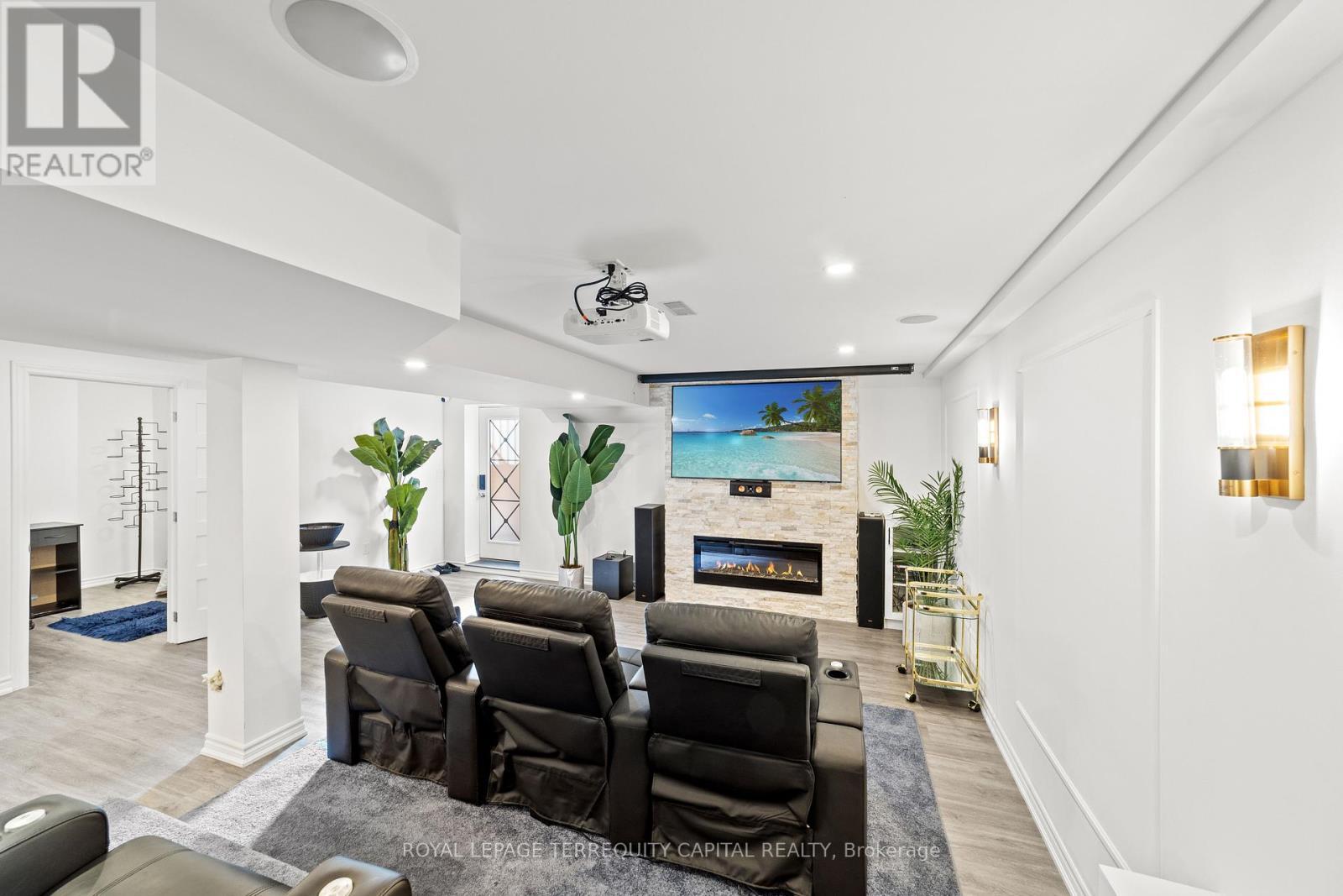 












144 PINE HILL CRESCENT

,
Aurora,




Ontario
L4G3X9

