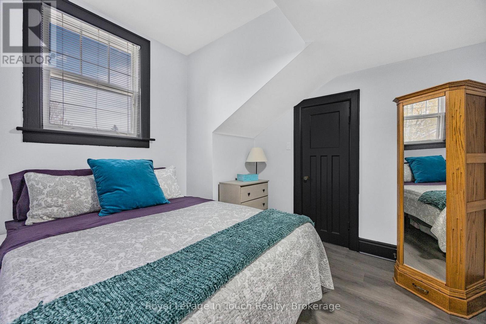 












475 MIDLAND AVENUE

,
Midland,




Ontario
L4R3L4

