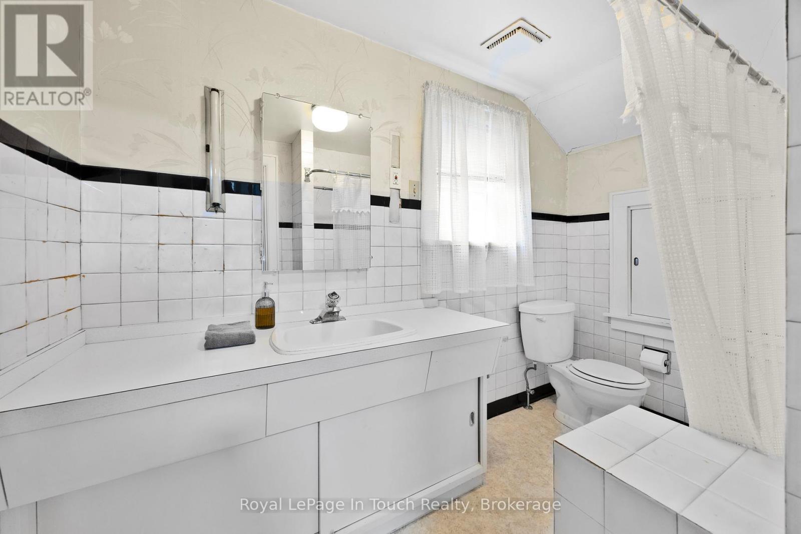












475 MIDLAND AVENUE

,
Midland,




Ontario
L4R3L4

