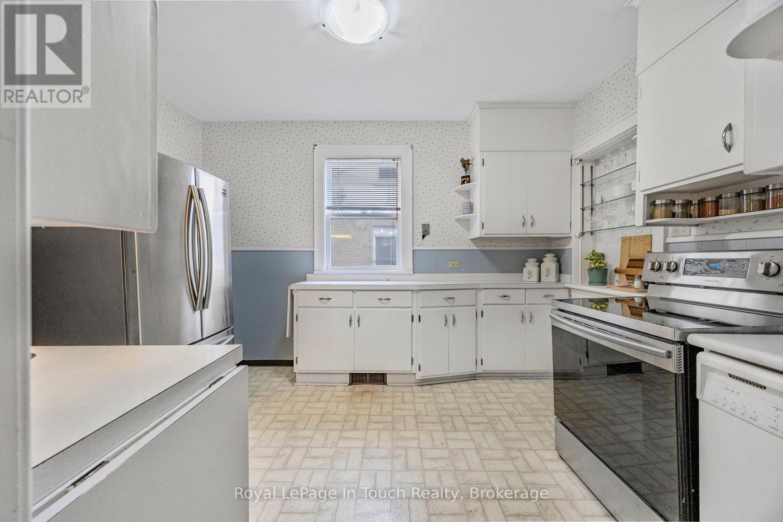 












475 MIDLAND AVENUE

,
Midland,




Ontario
L4R3L4

