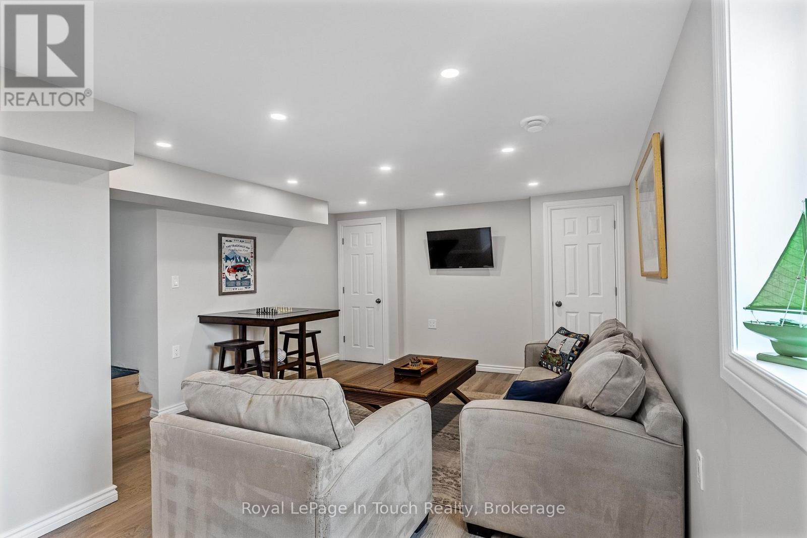 












278 ROBINS POINT ROAD

,
Tay (Victoria Harbour),




Ontario
L0K2A0

