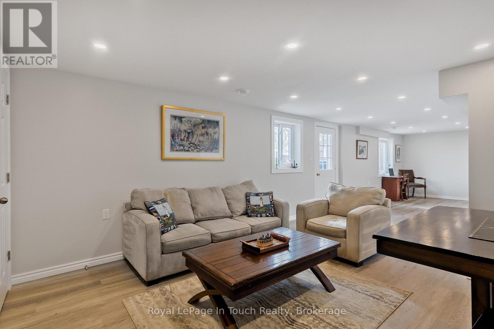 












278 ROBINS POINT ROAD

,
Tay (Victoria Harbour),




Ontario
L0K2A0

