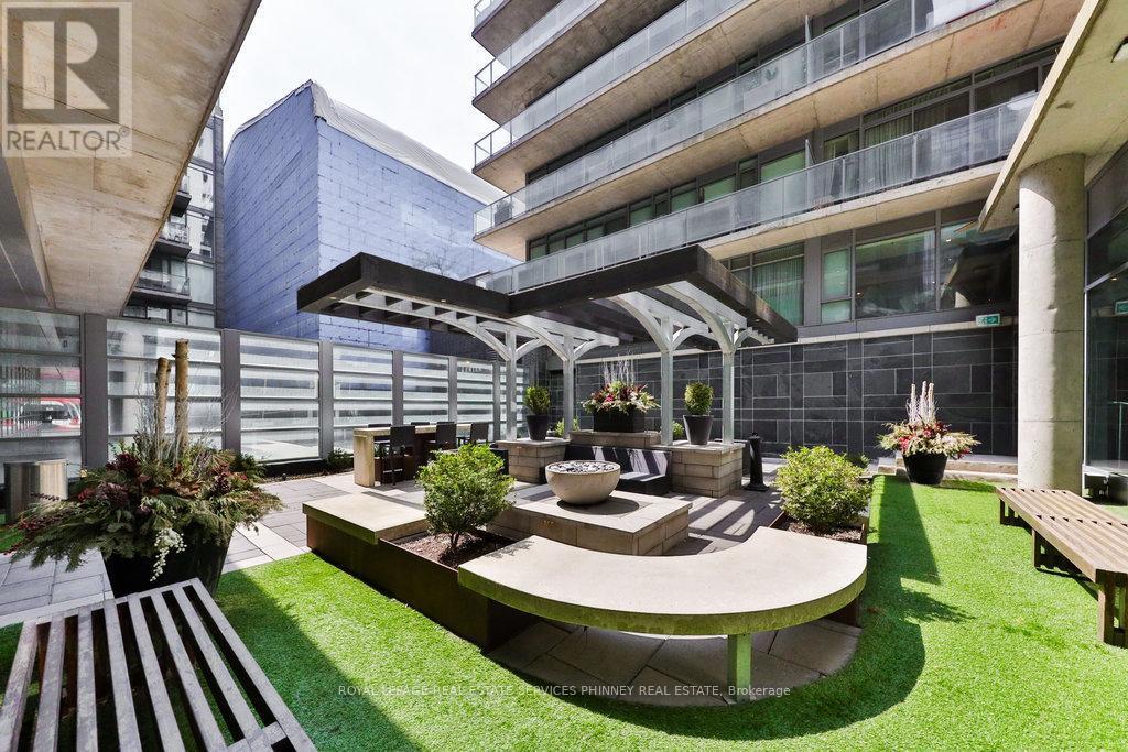 












207 - 650 KING STREET W

,
Toronto,




Ontario
M5V0H6

