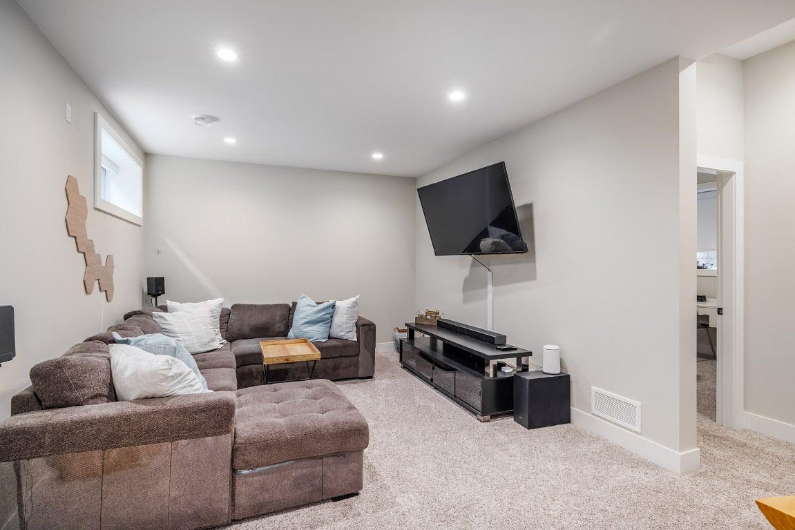 









10282


Long

Road,
Lake Country,




BC
V4V 0A9

