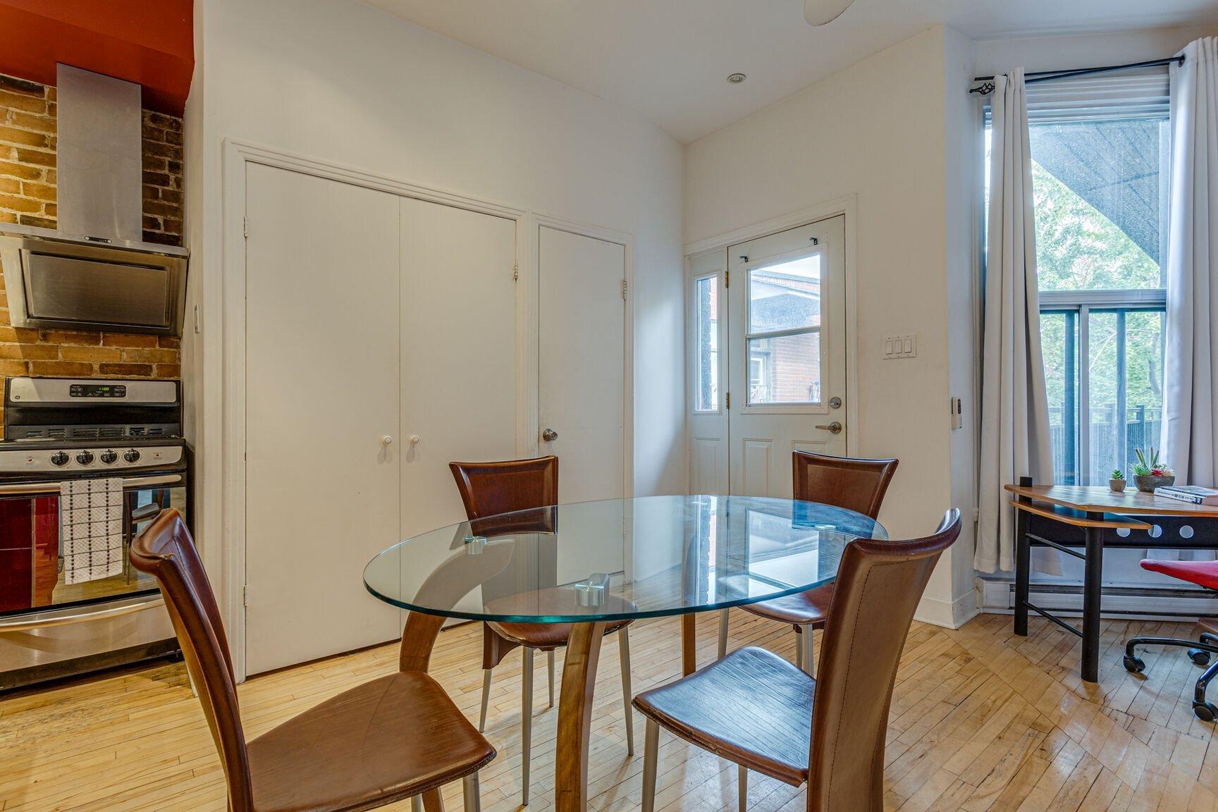 









4003


Rue St-Hubert

, 2,
Montréal (Le Plateau-Mont-Royal),




QC
H2L1B3

