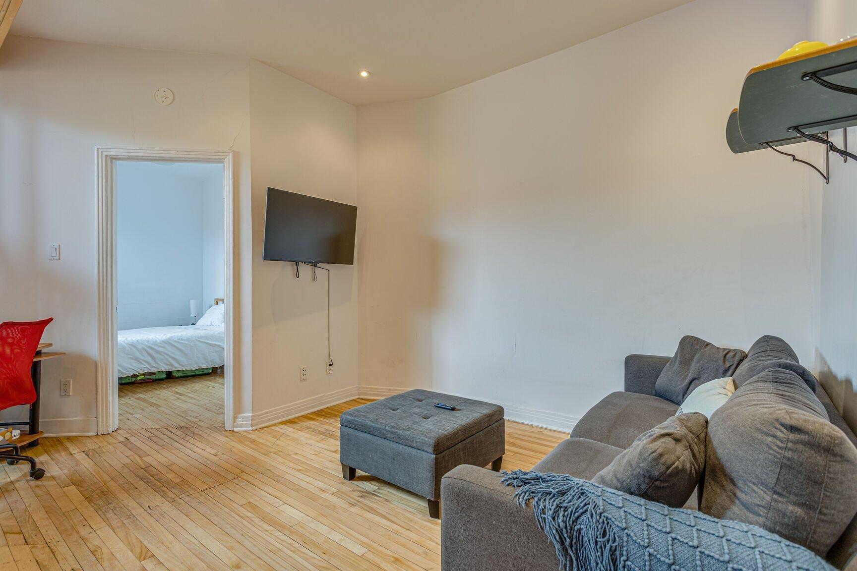 









4003


Rue St-Hubert

, 2,
Montréal (Le Plateau-Mont-Royal),




QC
H2L1B3

