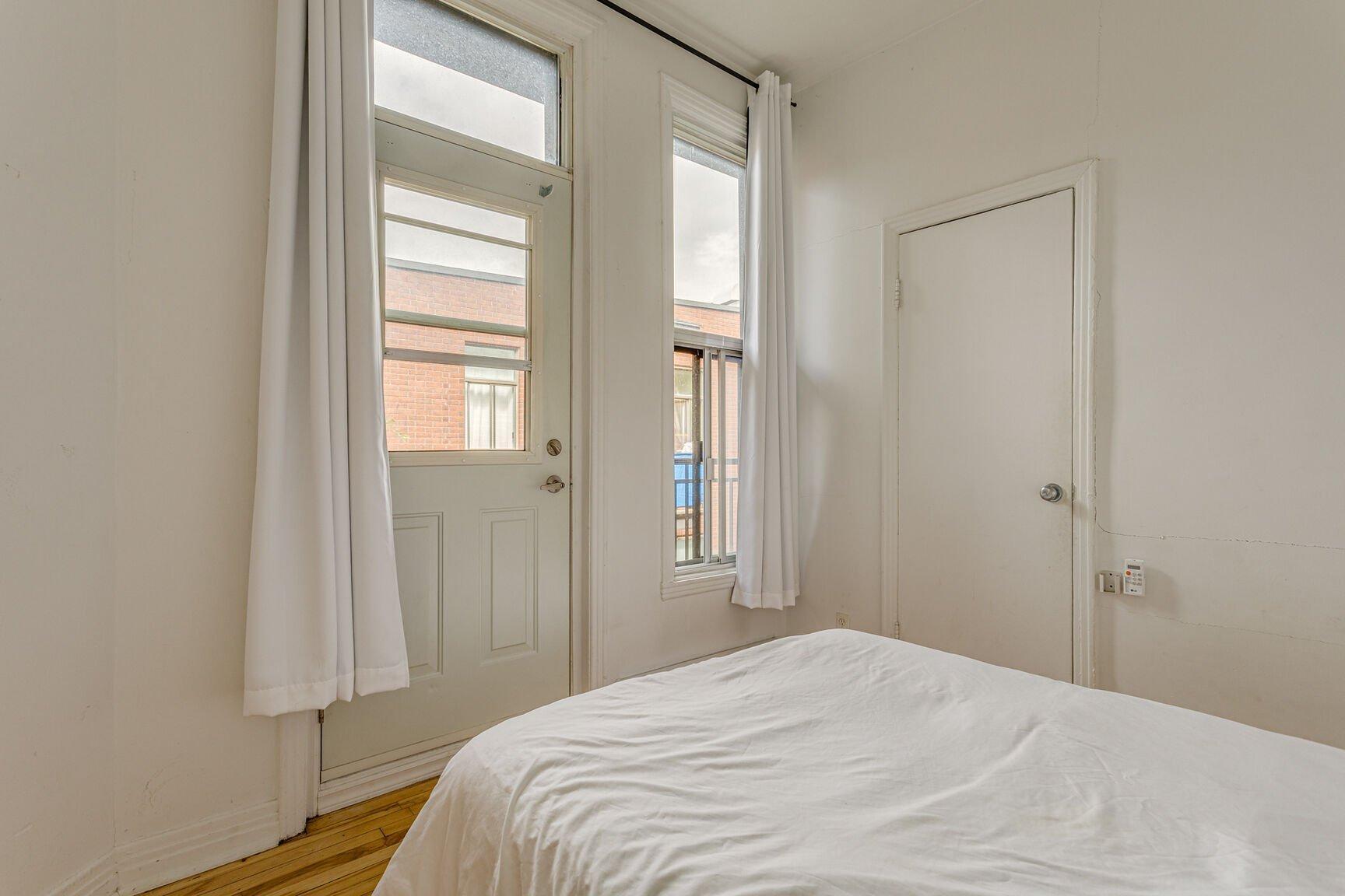 









4003


Rue St-Hubert

, 2,
Montréal (Le Plateau-Mont-Royal),




QC
H2L1B3

