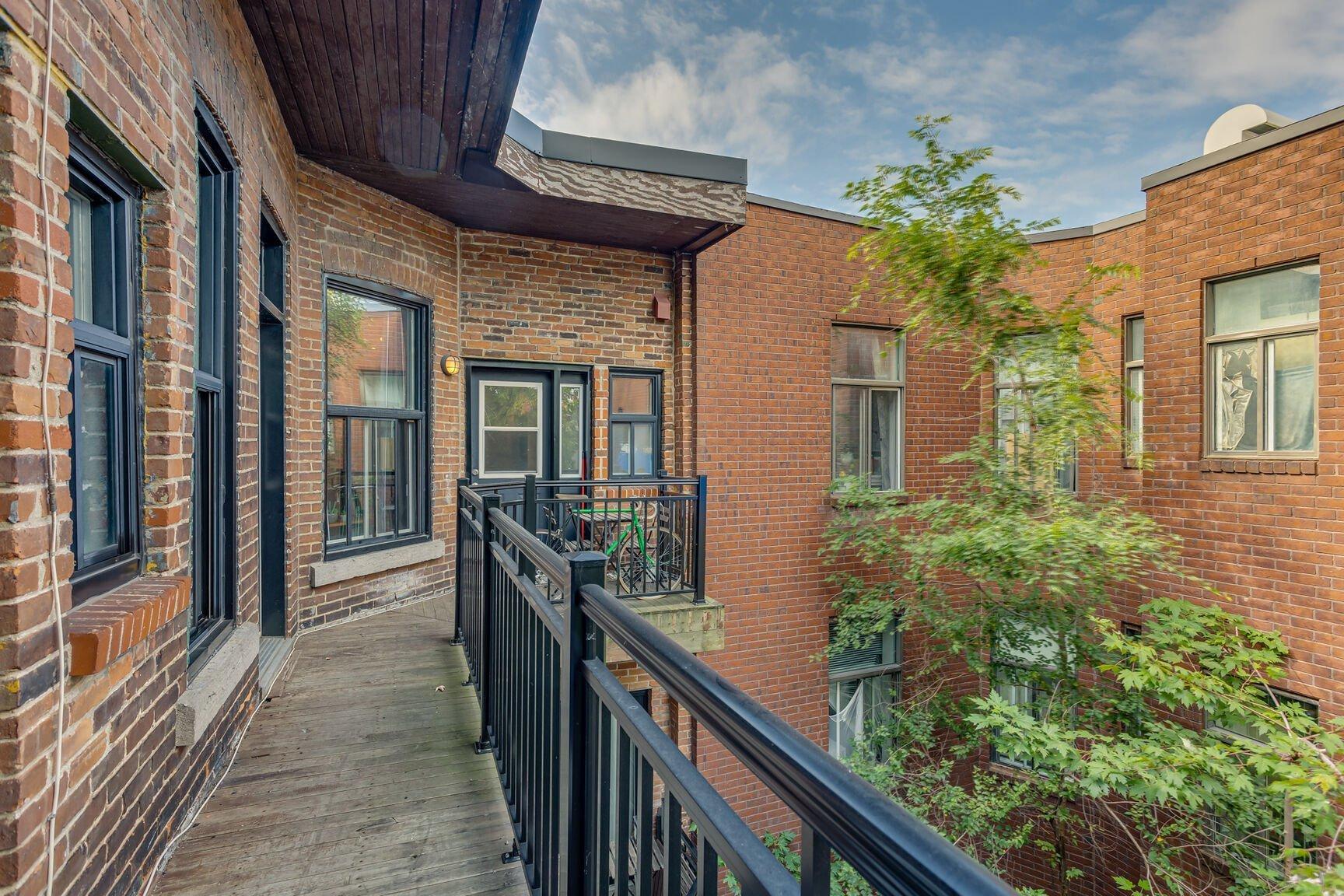 









4003


Rue St-Hubert

, 2,
Montréal (Le Plateau-Mont-Royal),




QC
H2L1B3

