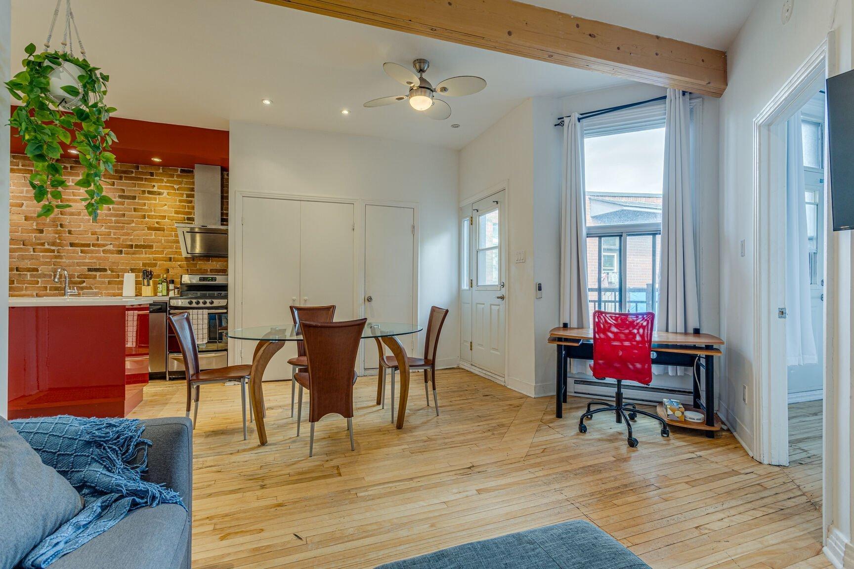 









4003


Rue St-Hubert

, 2,
Montréal (Le Plateau-Mont-Royal),




QC
H2L1B3

