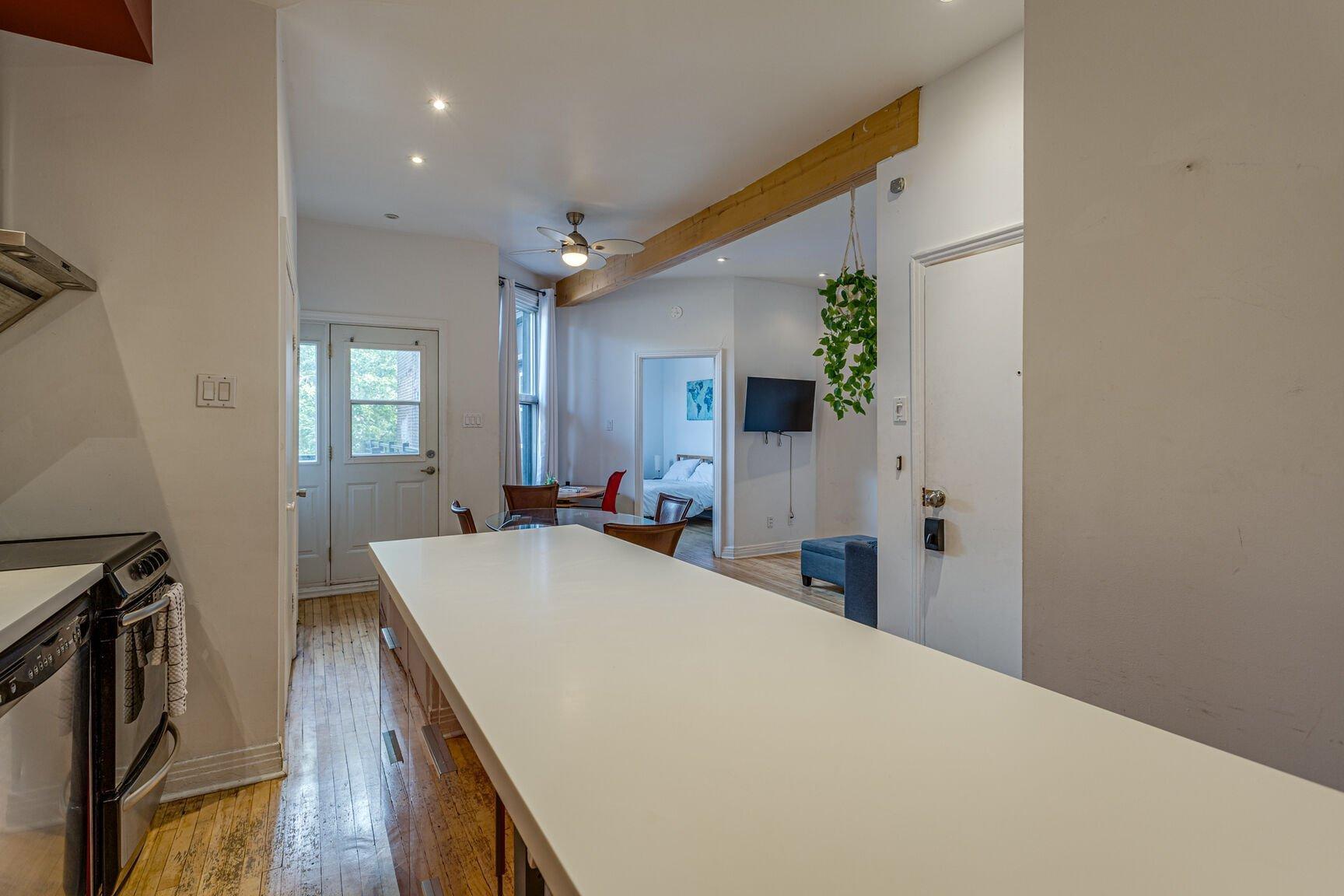 









4003


Rue St-Hubert

, 2,
Montréal (Le Plateau-Mont-Royal),




QC
H2L1B3

