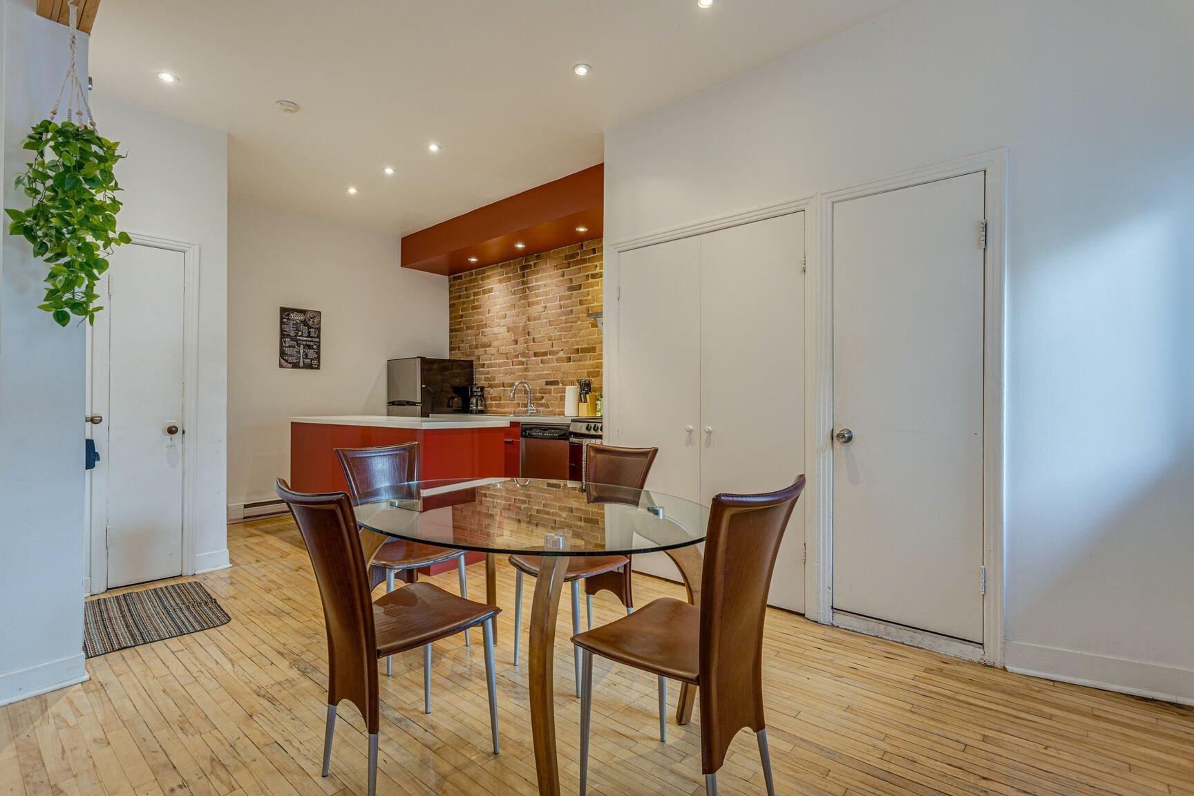 









4003


Rue St-Hubert

, 2,
Montréal (Le Plateau-Mont-Royal),




QC
H2L1B3


