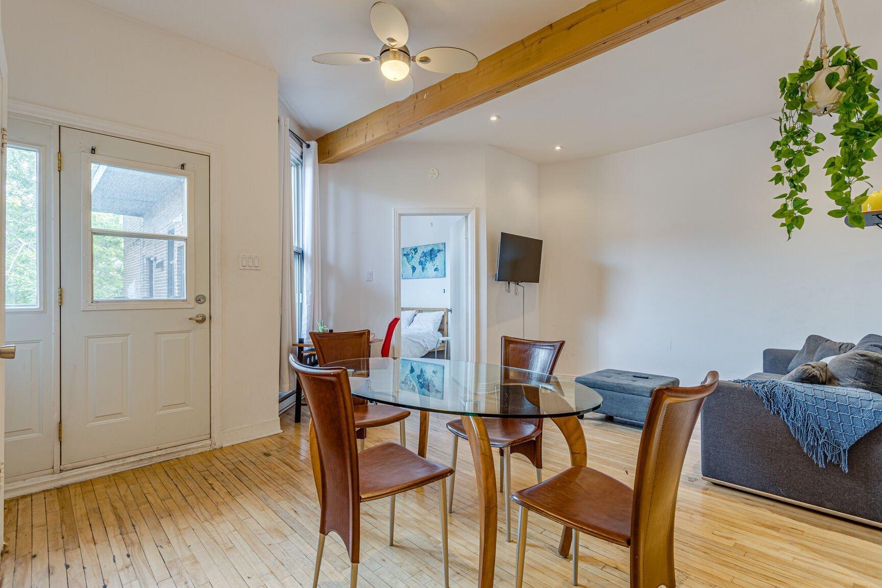 









4003


Rue St-Hubert

, 2,
Montréal (Le Plateau-Mont-Royal),




QC
H2L1B3

