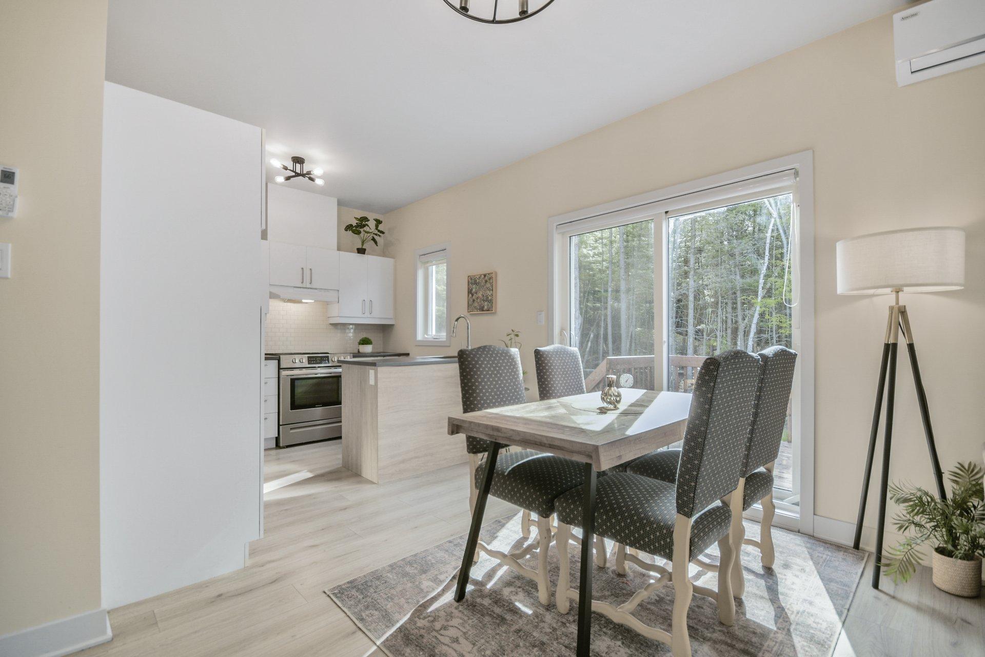 









228


Rue du Quartier

,
Sainte-Sophie,




QC
J5J0P6

