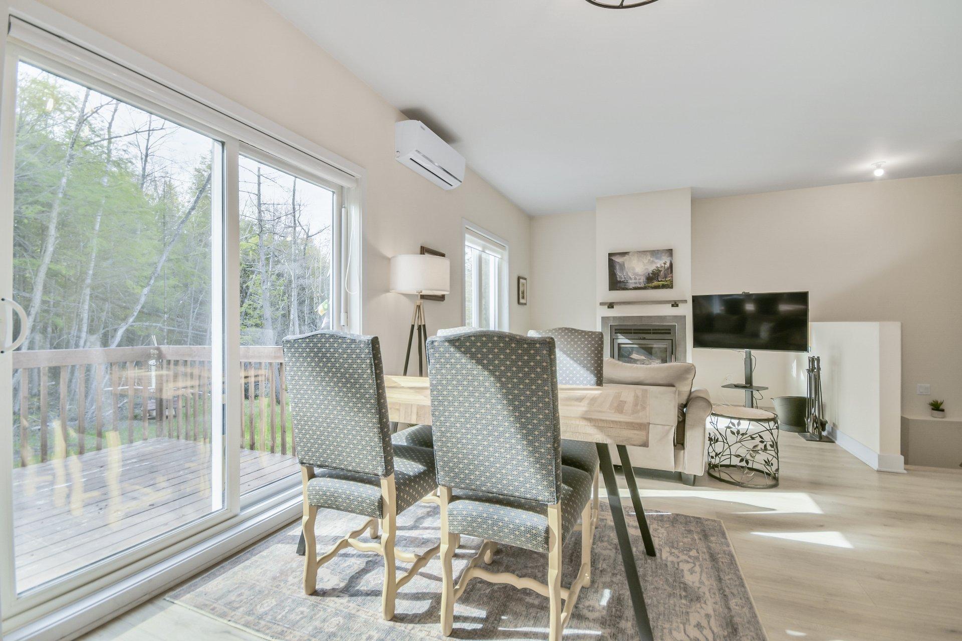 









228


Rue du Quartier

,
Sainte-Sophie,




QC
J5J0P6


