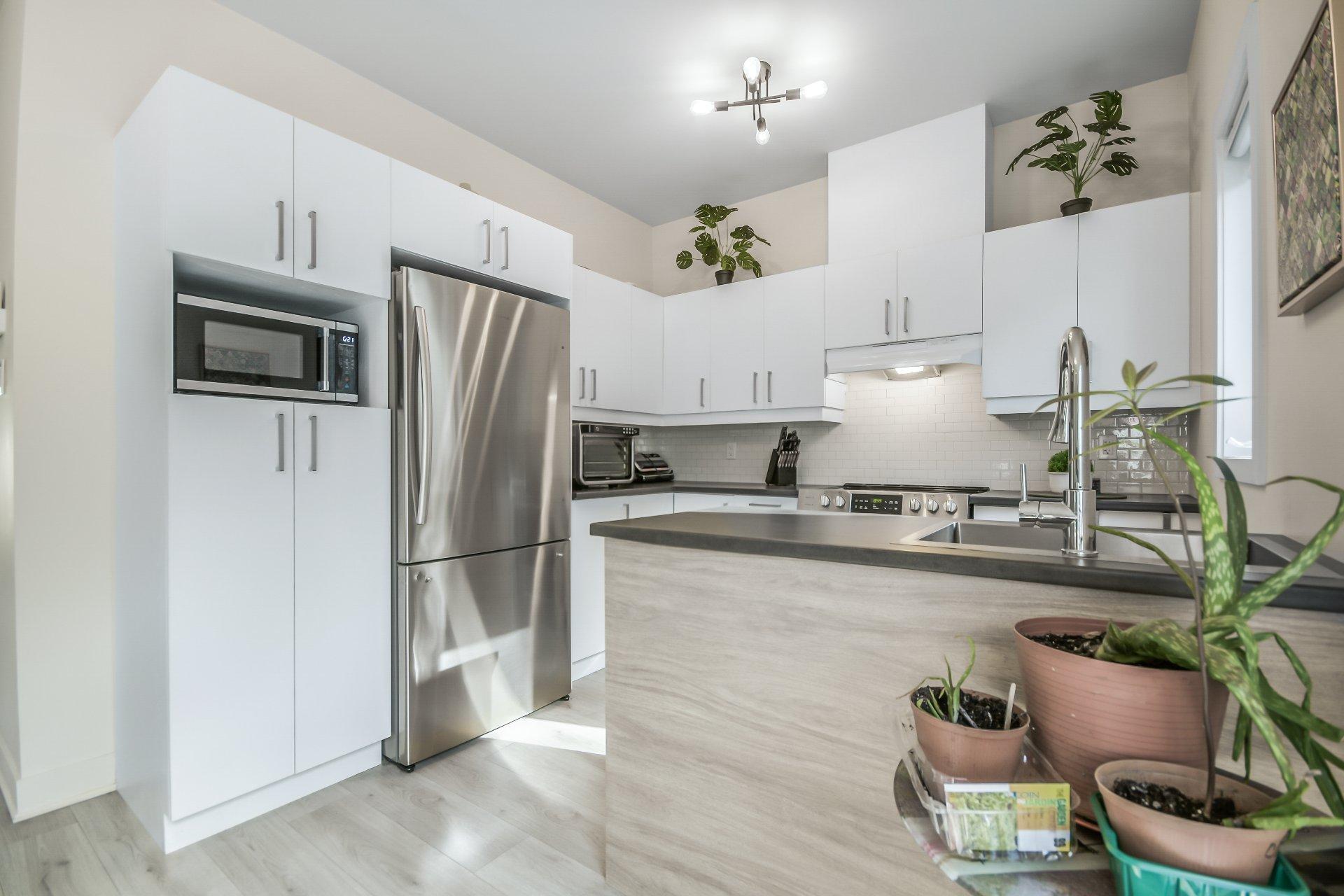 









228


Rue du Quartier

,
Sainte-Sophie,




QC
J5J0P6

