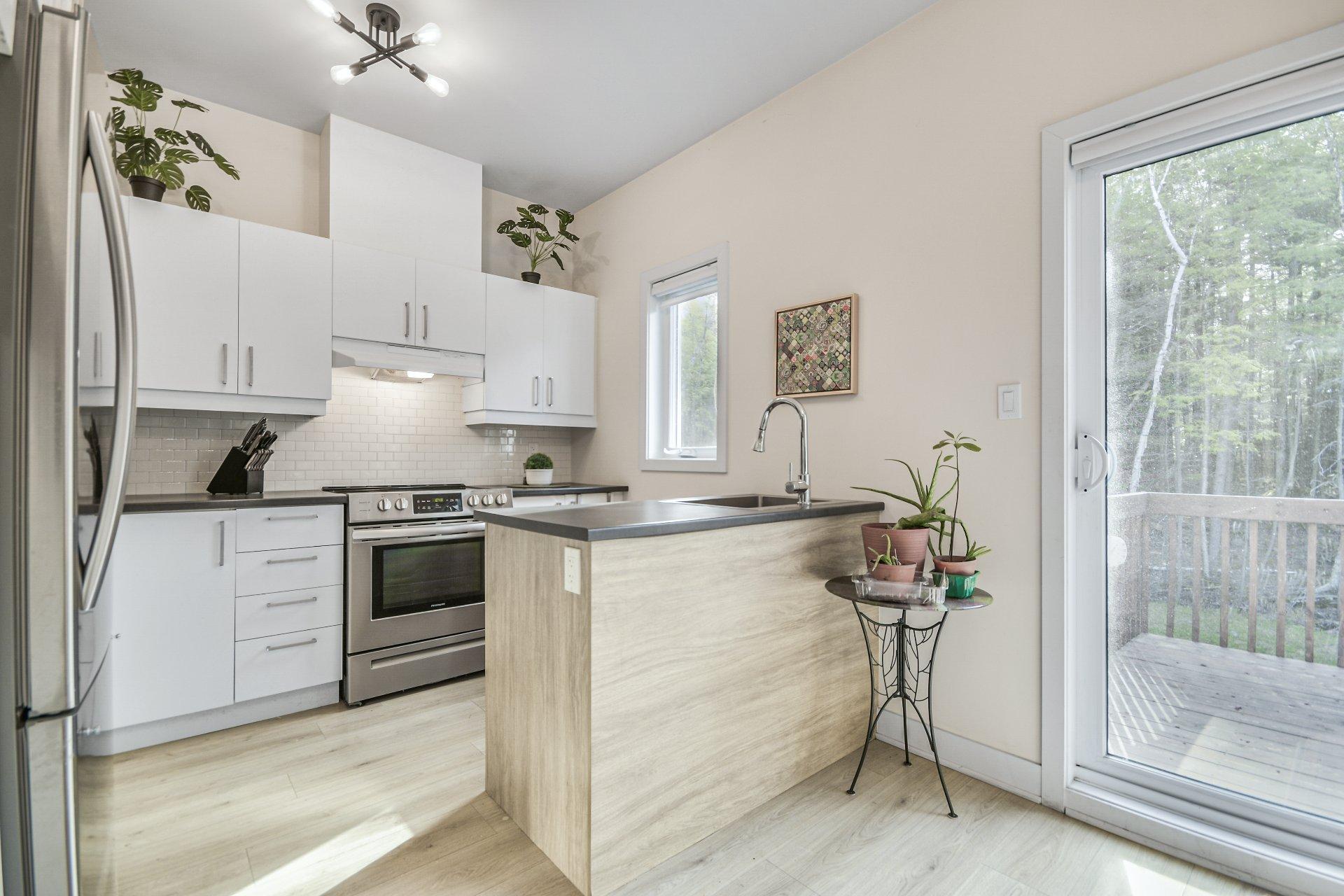 









228


Rue du Quartier

,
Sainte-Sophie,




QC
J5J0P6

