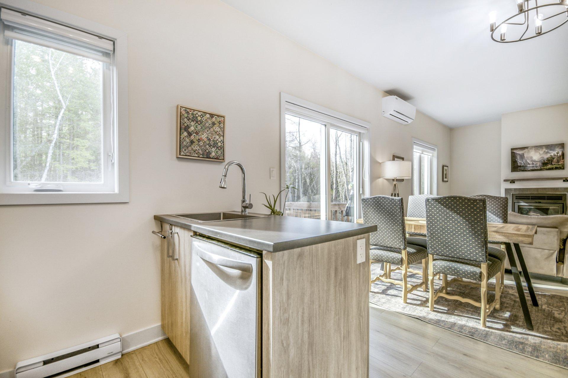 









228


Rue du Quartier

,
Sainte-Sophie,




QC
J5J0P6

