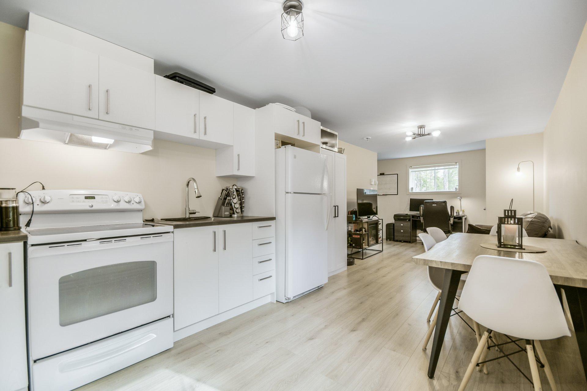 









228


Rue du Quartier

,
Sainte-Sophie,




QC
J5J0P6

