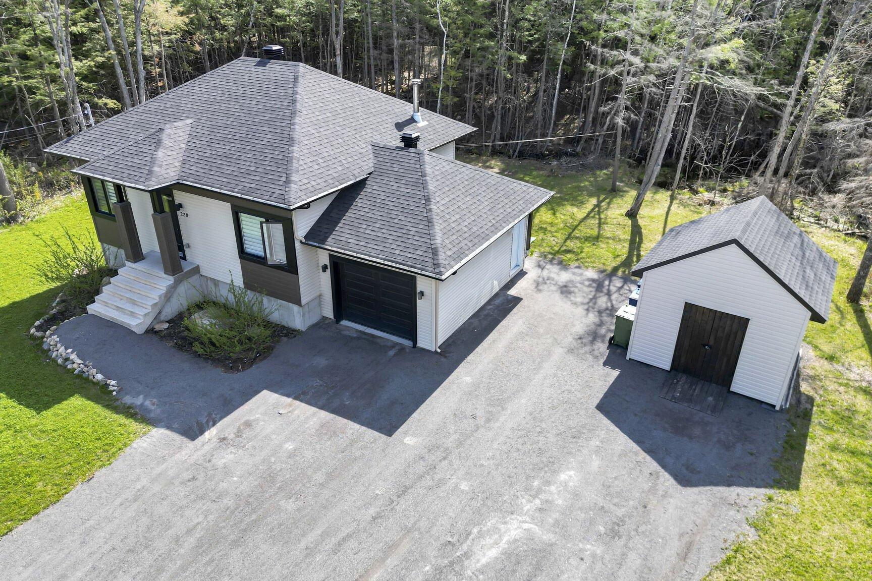 









228


Rue du Quartier

,
Sainte-Sophie,




QC
J5J0P6

