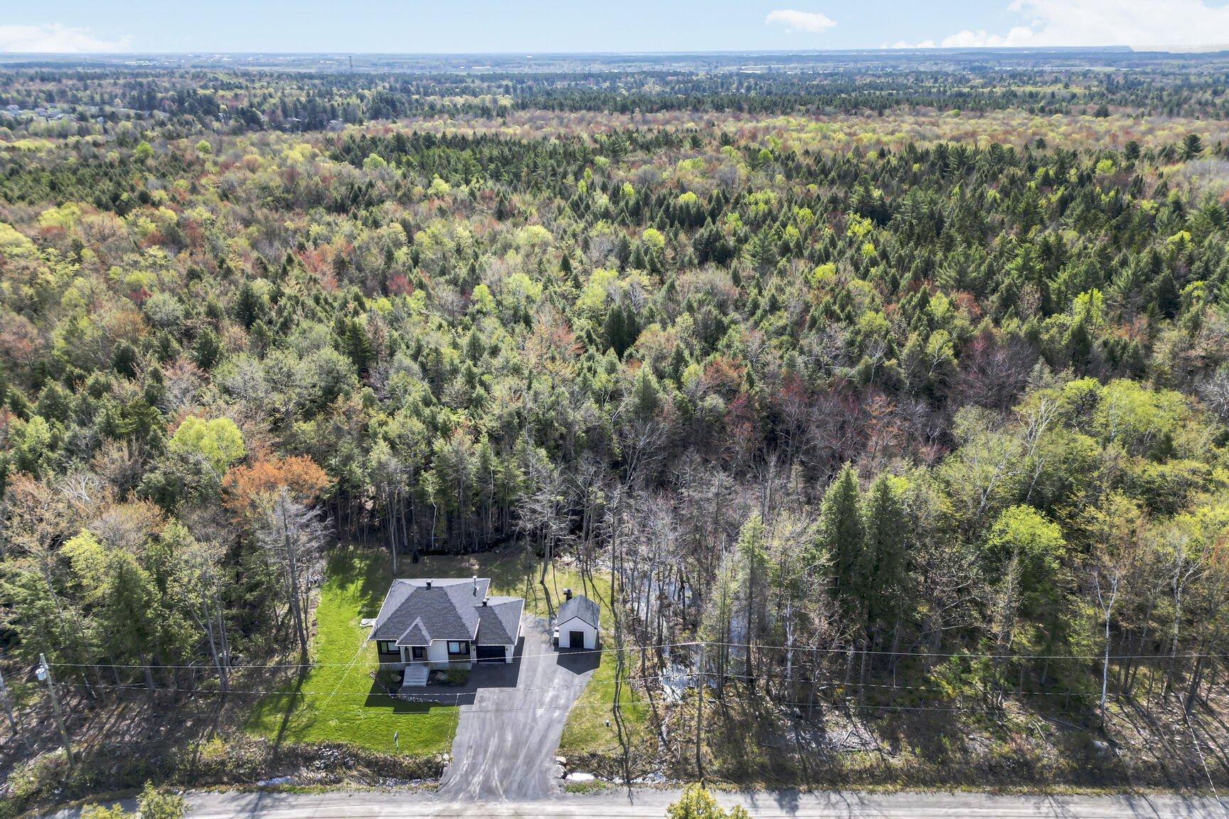 









228


Rue du Quartier

,
Sainte-Sophie,




QC
J5J0P6

