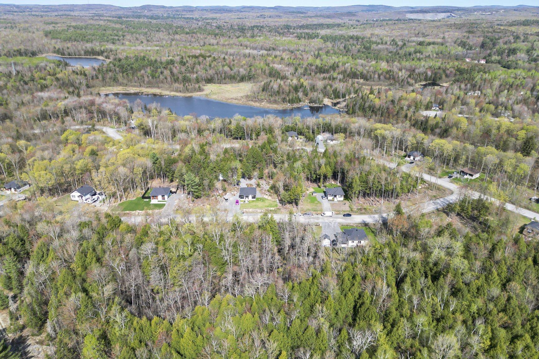 









228


Rue du Quartier

,
Sainte-Sophie,




QC
J5J0P6


