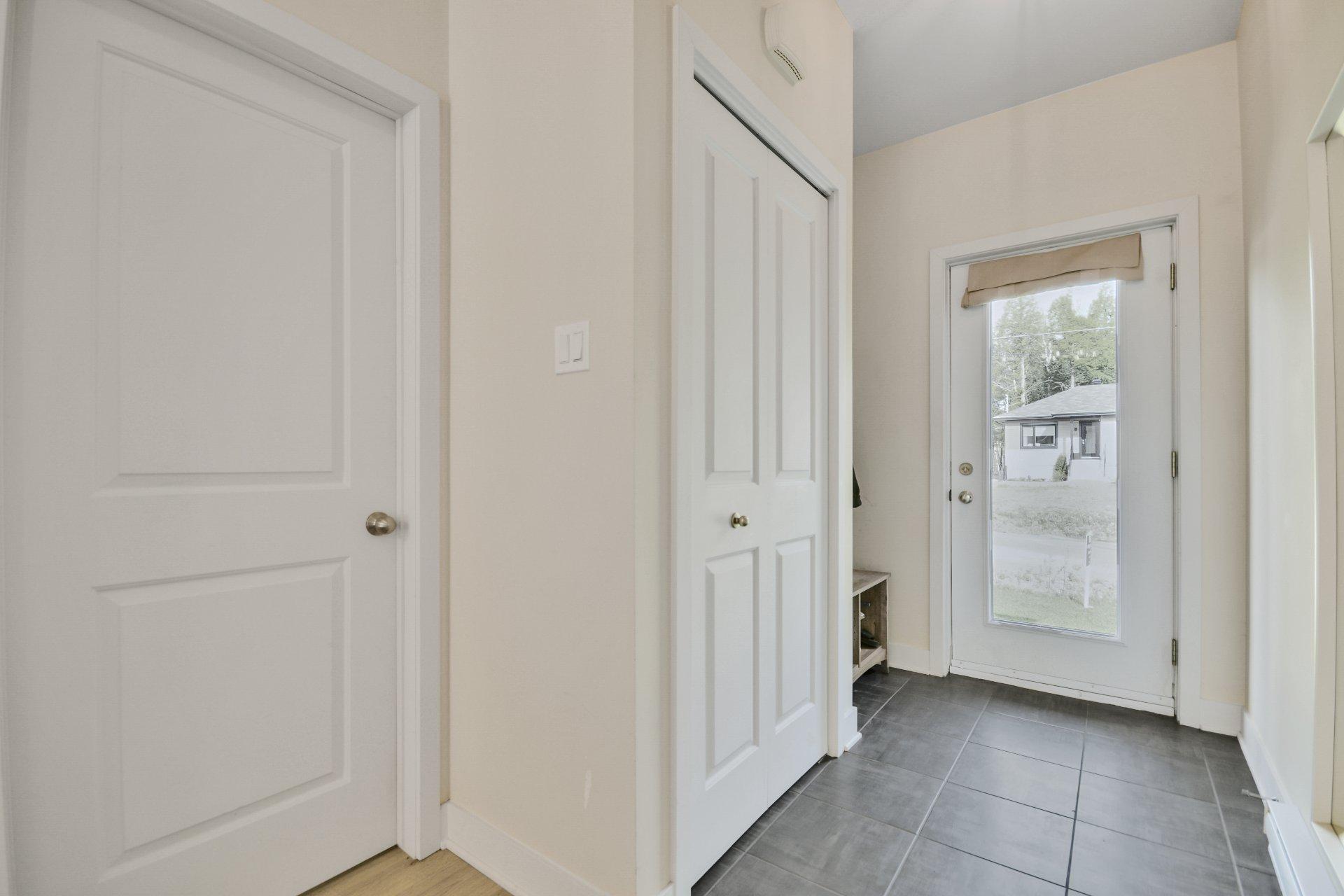 









228


Rue du Quartier

,
Sainte-Sophie,




QC
J5J0P6

