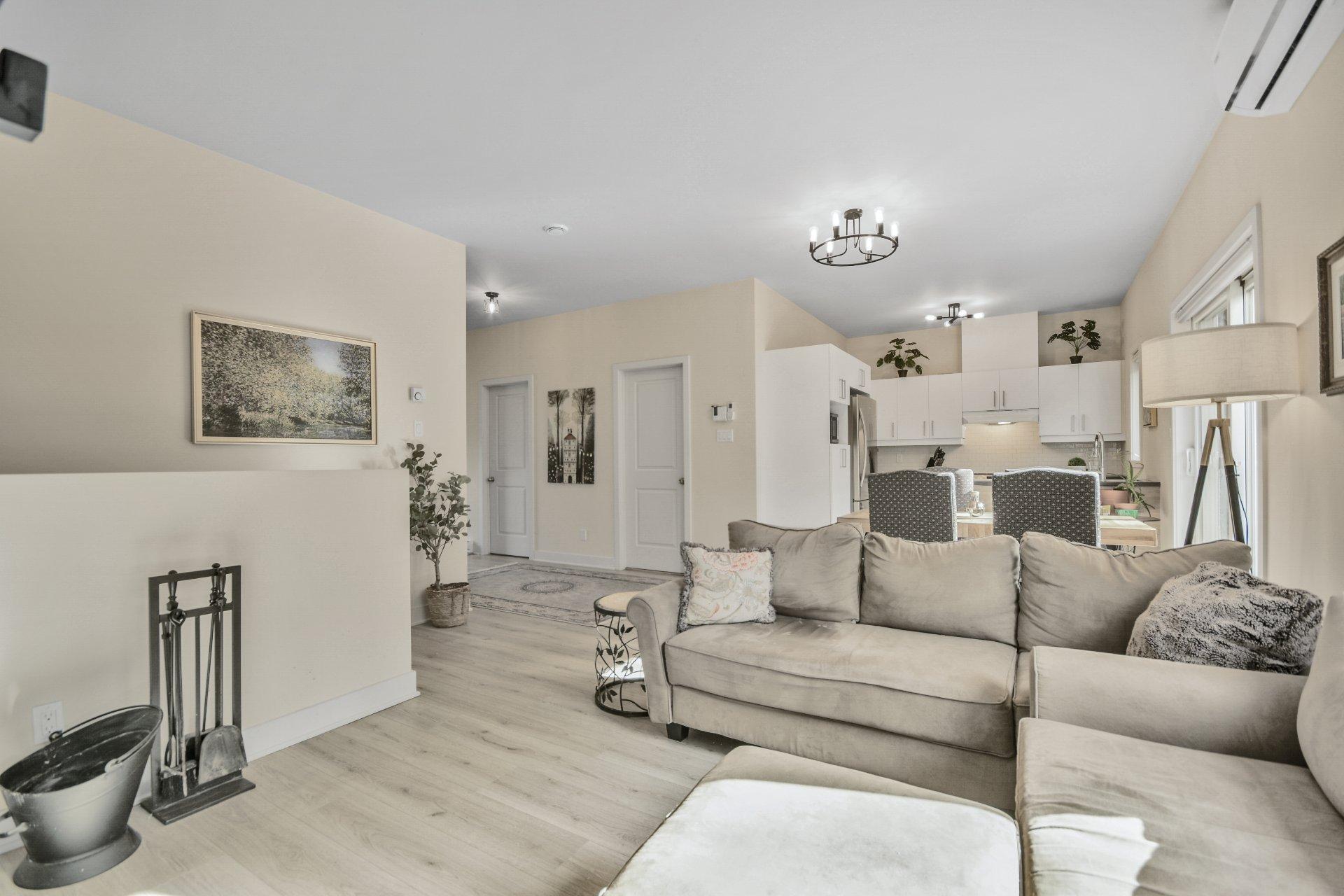 









228


Rue du Quartier

,
Sainte-Sophie,




QC
J5J0P6

