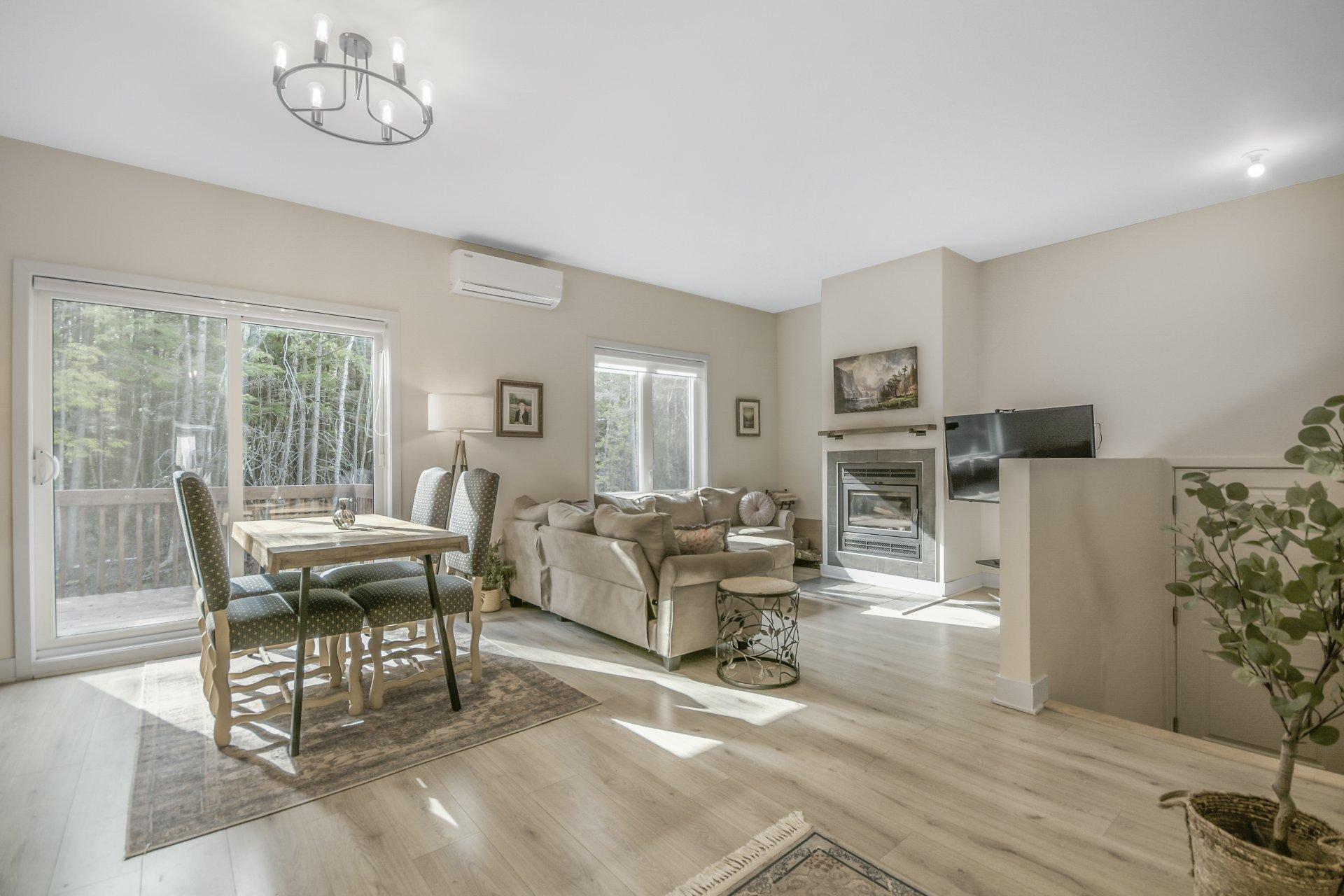 









228


Rue du Quartier

,
Sainte-Sophie,




QC
J5J0P6

