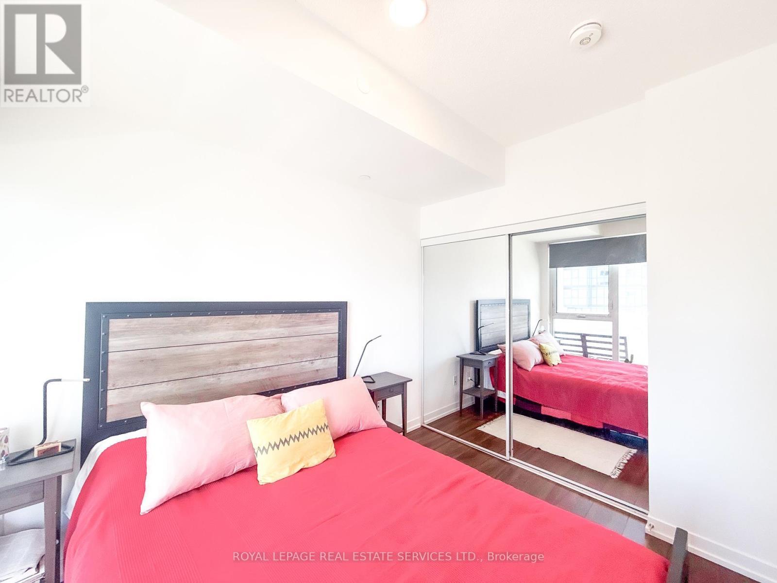 












2312 - 4065 CONFEDERATION PARKWAY

,
Mississauga,




Ontario
L5B0L4

