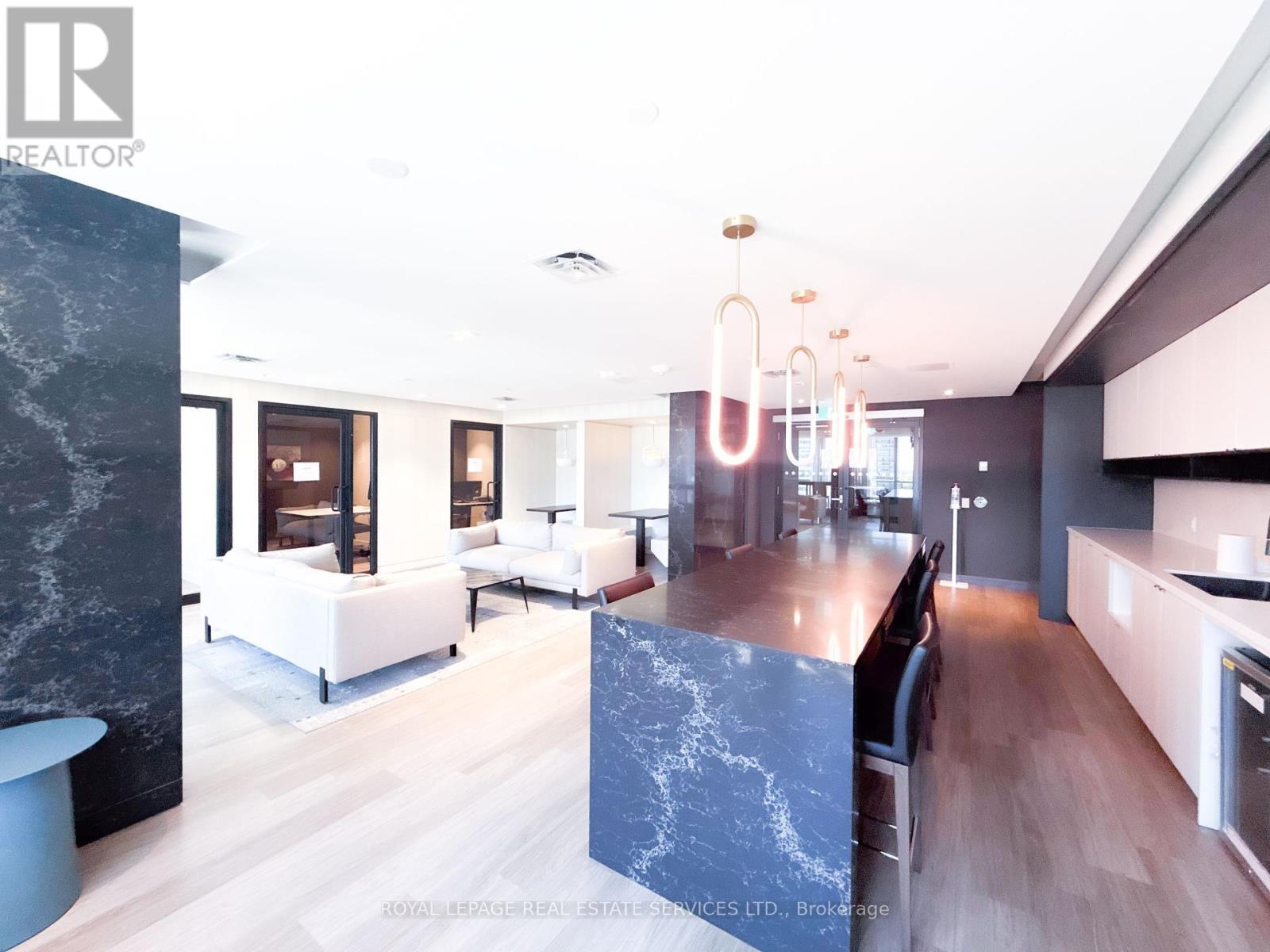 












2312 - 4065 CONFEDERATION PARKWAY

,
Mississauga,




Ontario
L5B0L4

