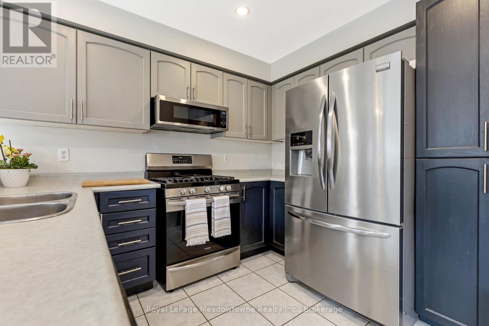 












13 ROBARTS DRIVE

,
Milton (DE Dempsey),




Ontario
L9T5P8

