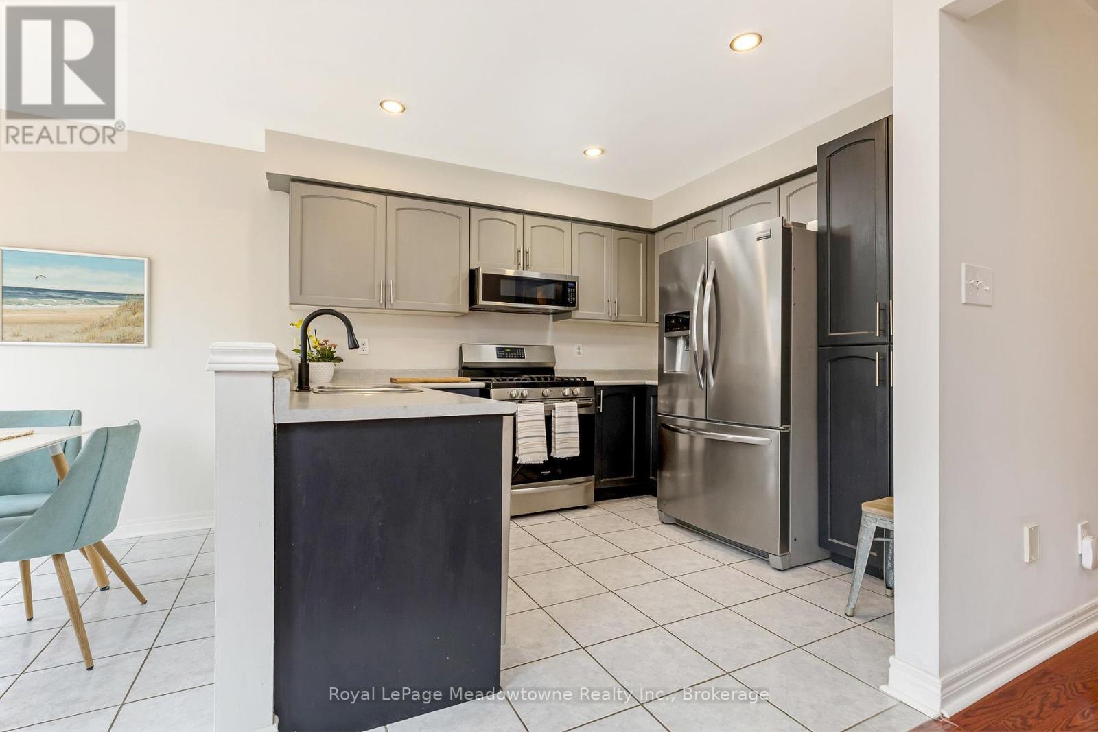 












13 ROBARTS DRIVE

,
Milton (DE Dempsey),




Ontario
L9T5P8

