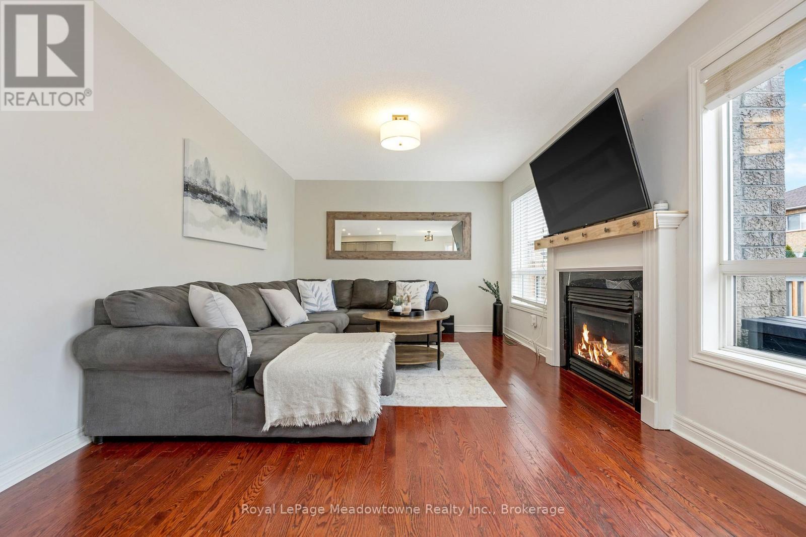












13 ROBARTS DRIVE

,
Milton (DE Dempsey),




Ontario
L9T5P8

