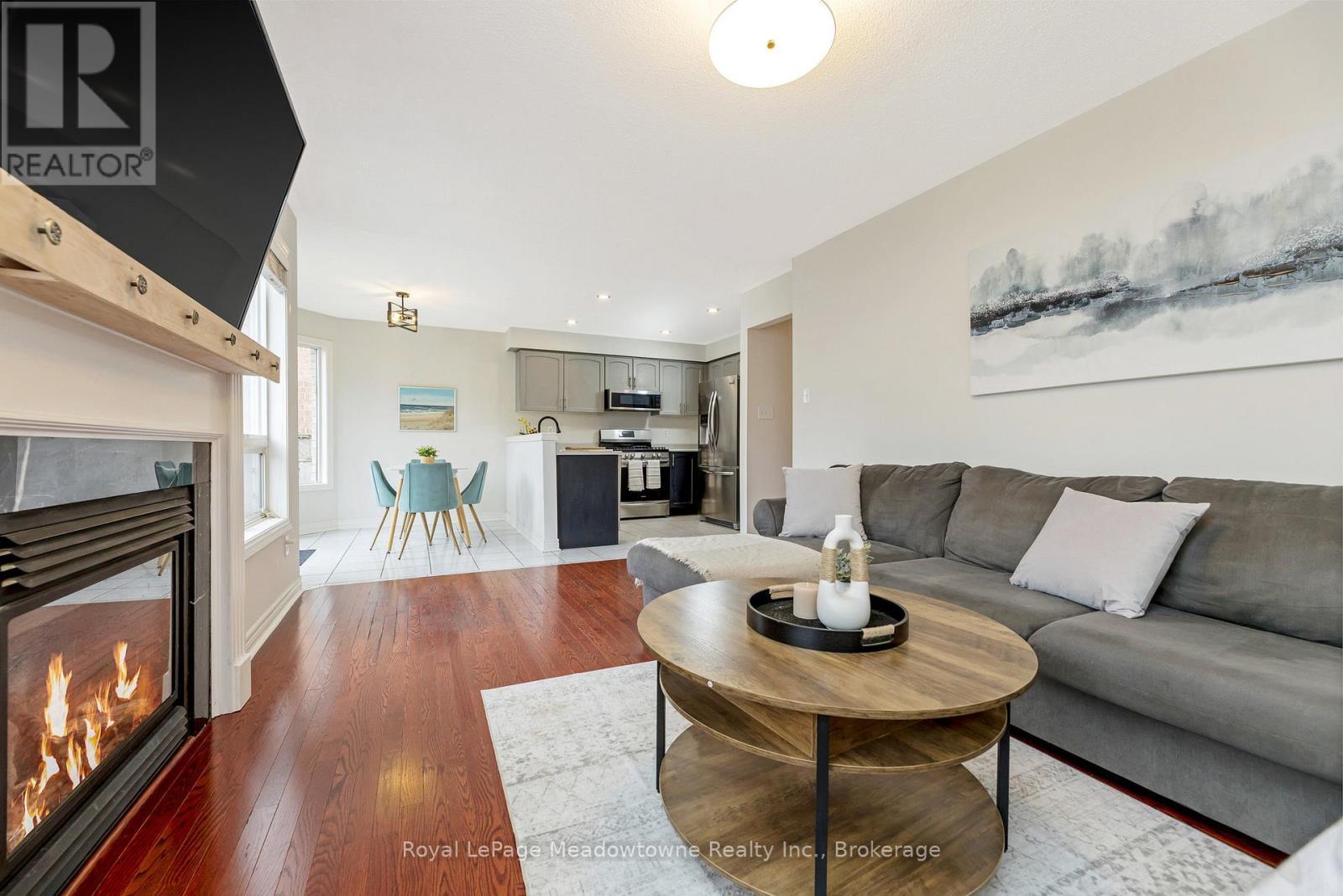 












13 ROBARTS DRIVE

,
Milton (DE Dempsey),




Ontario
L9T5P8

