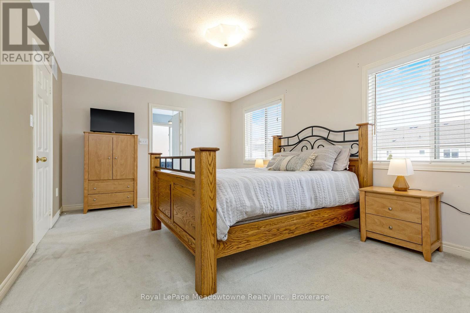 












13 ROBARTS DRIVE

,
Milton (DE Dempsey),




Ontario
L9T5P8

