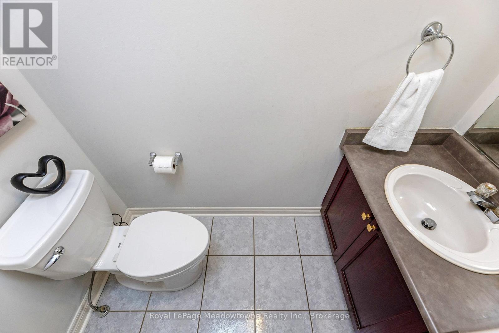 












13 ROBARTS DRIVE

,
Milton (DE Dempsey),




Ontario
L9T5P8

