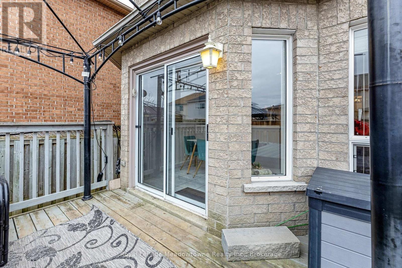 












13 ROBARTS DRIVE

,
Milton (DE Dempsey),




Ontario
L9T5P8

