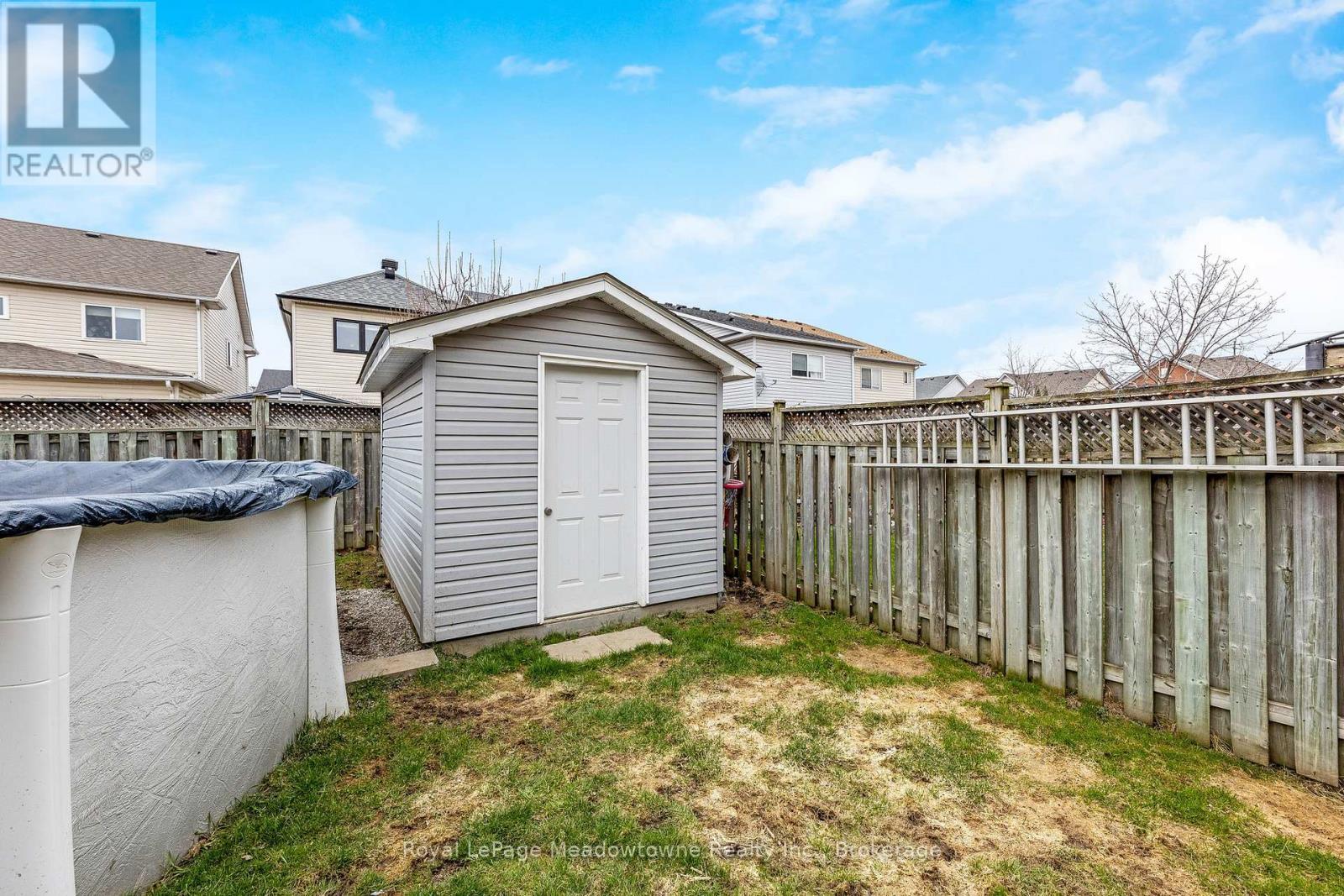 












13 ROBARTS DRIVE

,
Milton (DE Dempsey),




Ontario
L9T5P8

