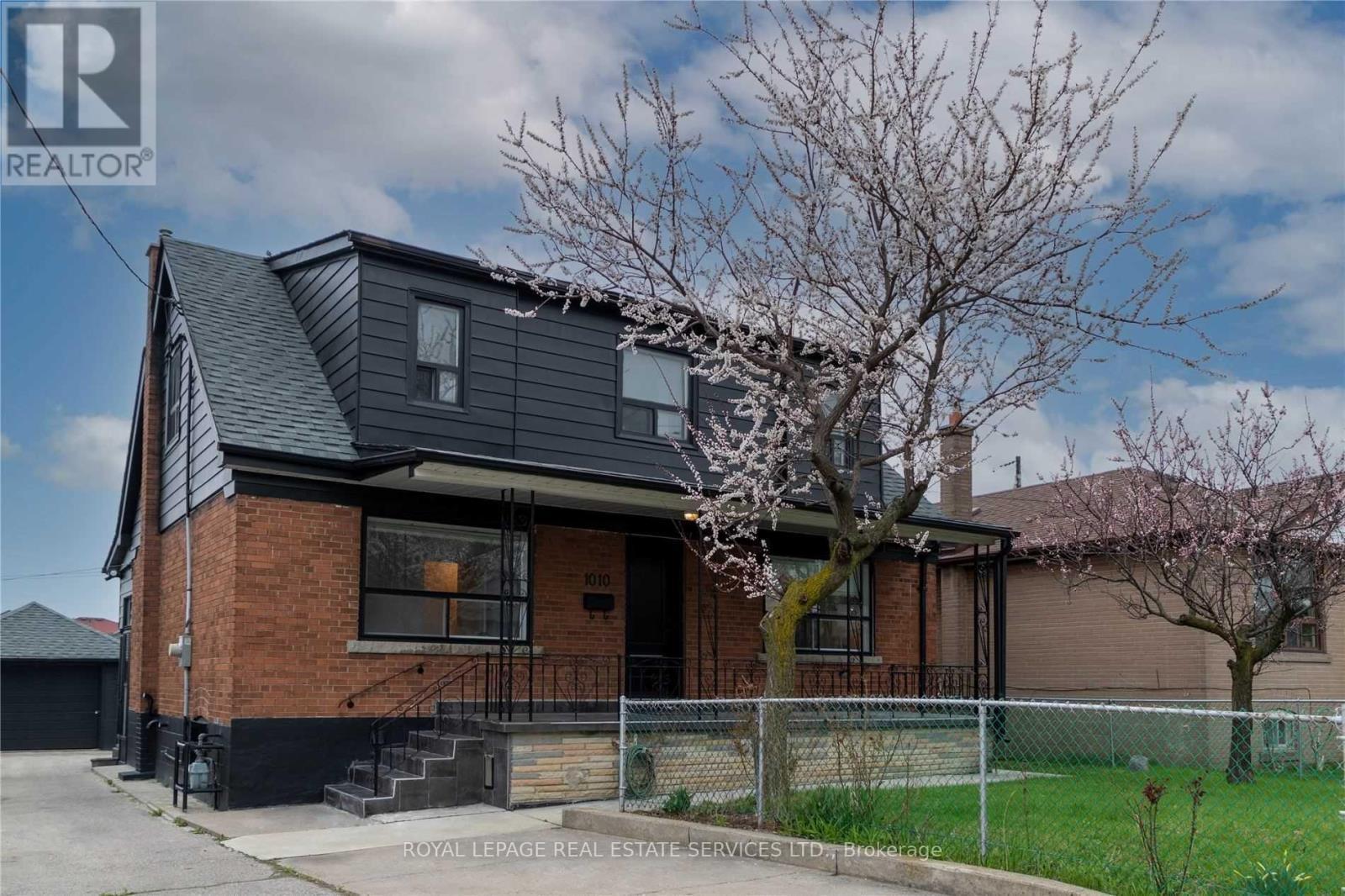 












1010 CALEDONIA ROAD

,
Toronto,




Ontario
M6B3Z1

